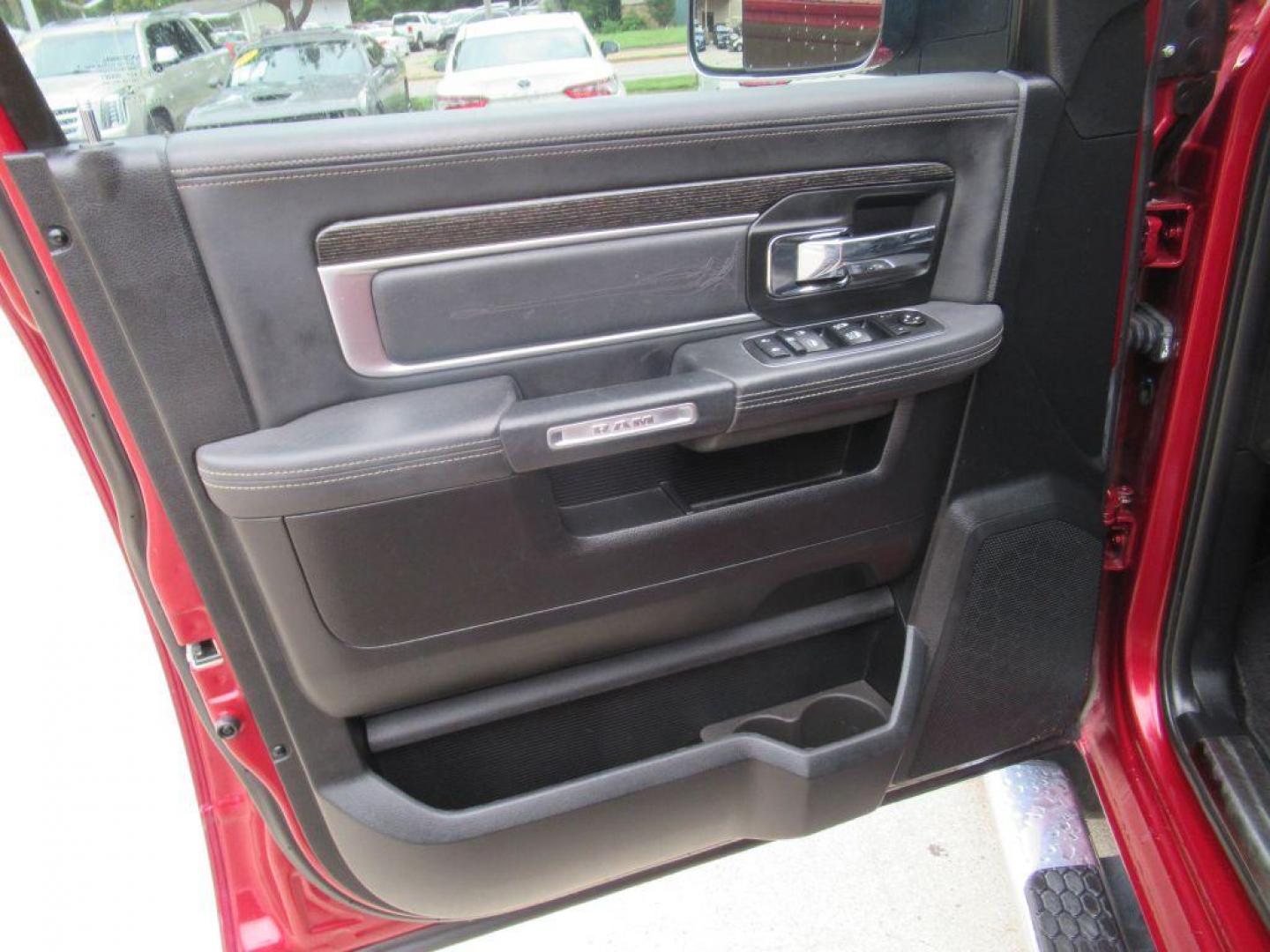 2015 MARRON RAM 1500 LONGHORN (1C6RR7PT0FS) with an 5.7L engine, Automatic transmission, located at 908 SE 14th Street, Des Moines, IA, 50317, (515) 281-0330, 41.580303, -93.597046 - Photo#9