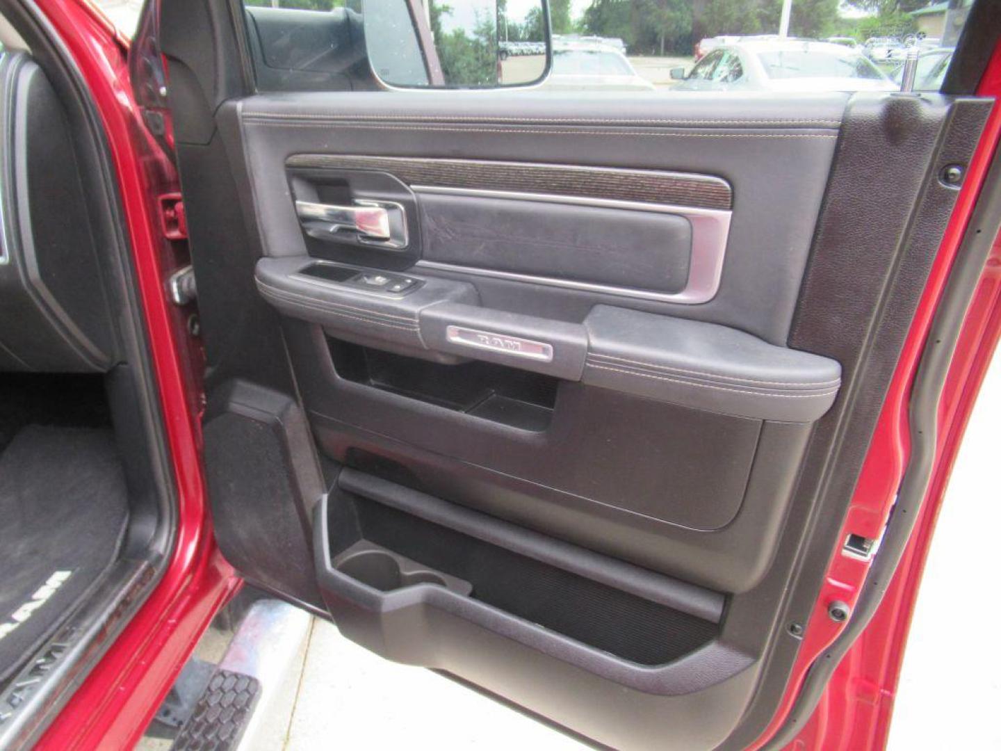 2015 MARRON RAM 1500 LONGHORN (1C6RR7PT0FS) with an 5.7L engine, Automatic transmission, located at 908 SE 14th Street, Des Moines, IA, 50317, (515) 281-0330, 41.580303, -93.597046 - Photo#12