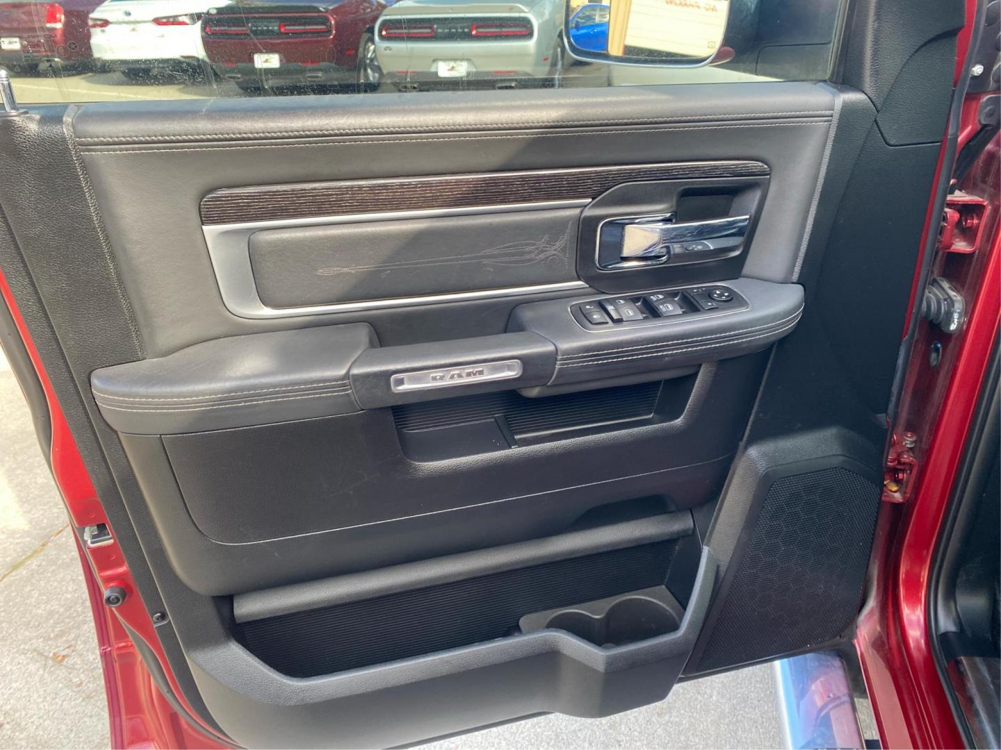 2015 MARRON RAM 1500 LONGHORN (1C6RR7PT0FS) with an 5.7L engine, Automatic transmission, located at 908 SE 14th Street, Des Moines, IA, 50317, (515) 281-0330, 41.580303, -93.597046 - Photo#17