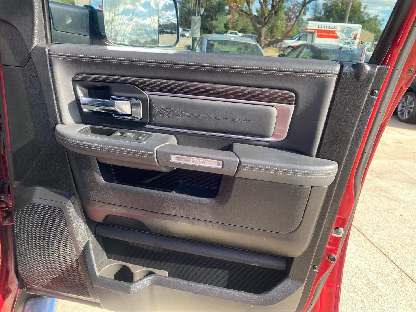 2015 MARRON RAM 1500 LONGHORN (1C6RR7PT0FS) with an 5.7L engine, Automatic transmission, located at 908 SE 14th Street, Des Moines, IA, 50317, (515) 281-0330, 41.580303, -93.597046 - Photo#18