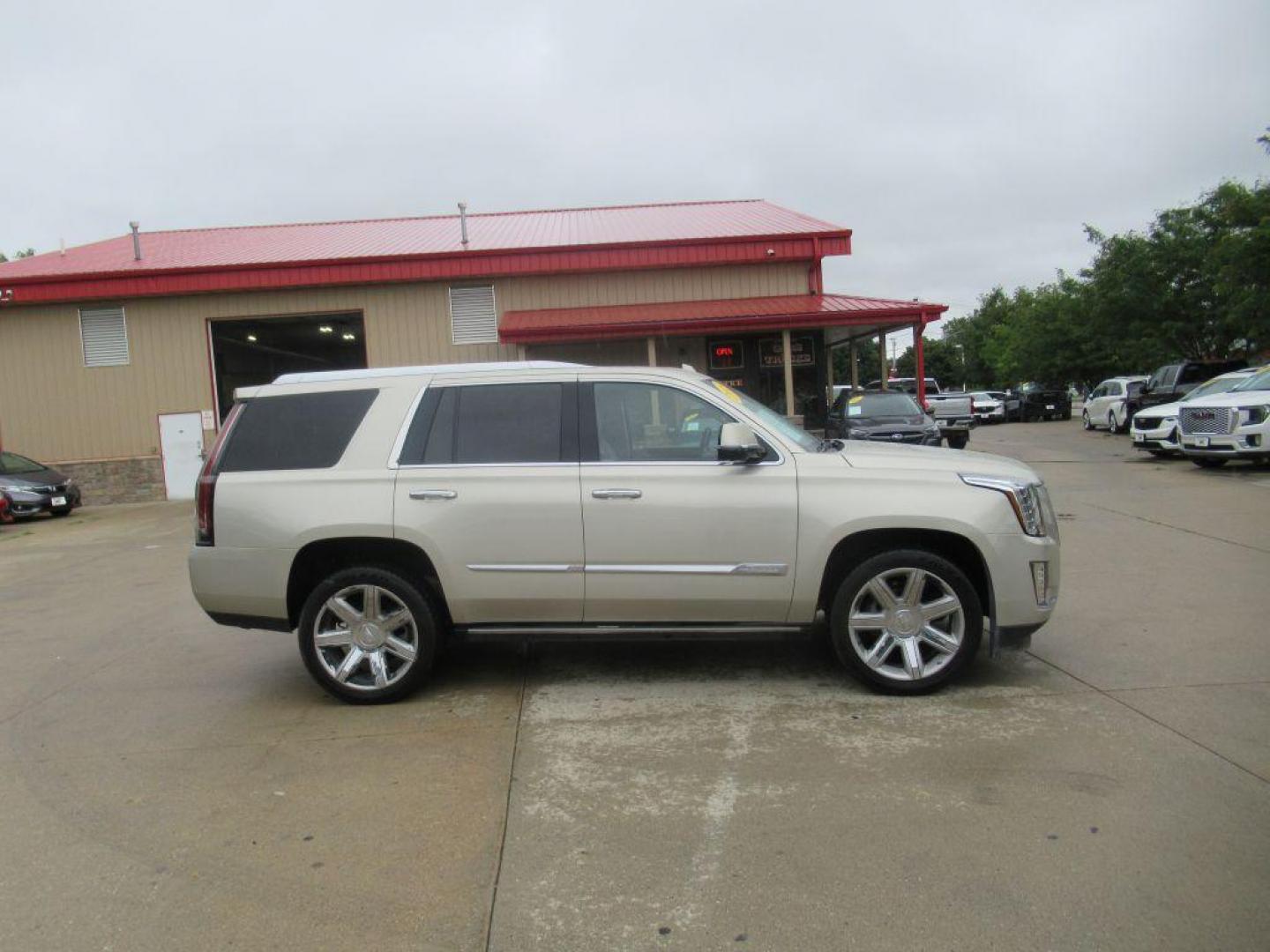 2015 GOLD CADILLAC ESCALADE PREMIUM (1GYS4NKJ4FR) with an 6.2L engine, Automatic transmission, located at 908 SE 14th Street, Des Moines, IA, 50317, (515) 281-0330, 41.580303, -93.597046 - Photo#3
