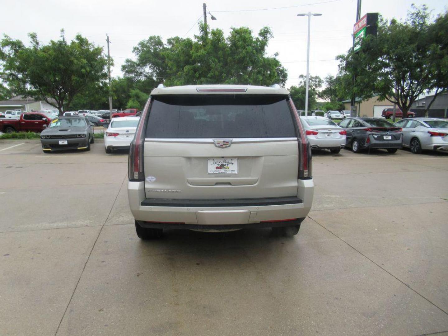 2015 GOLD CADILLAC ESCALADE PREMIUM (1GYS4NKJ4FR) with an 6.2L engine, Automatic transmission, located at 908 SE 14th Street, Des Moines, IA, 50317, (515) 281-0330, 41.580303, -93.597046 - Photo#5