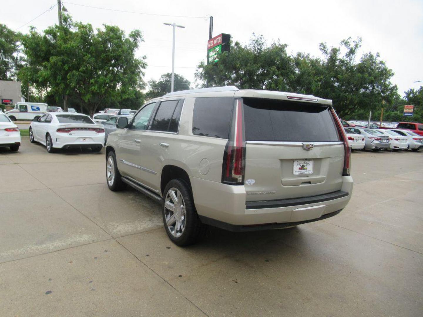 2015 GOLD CADILLAC ESCALADE PREMIUM (1GYS4NKJ4FR) with an 6.2L engine, Automatic transmission, located at 908 SE 14th Street, Des Moines, IA, 50317, (515) 281-0330, 41.580303, -93.597046 - Photo#6