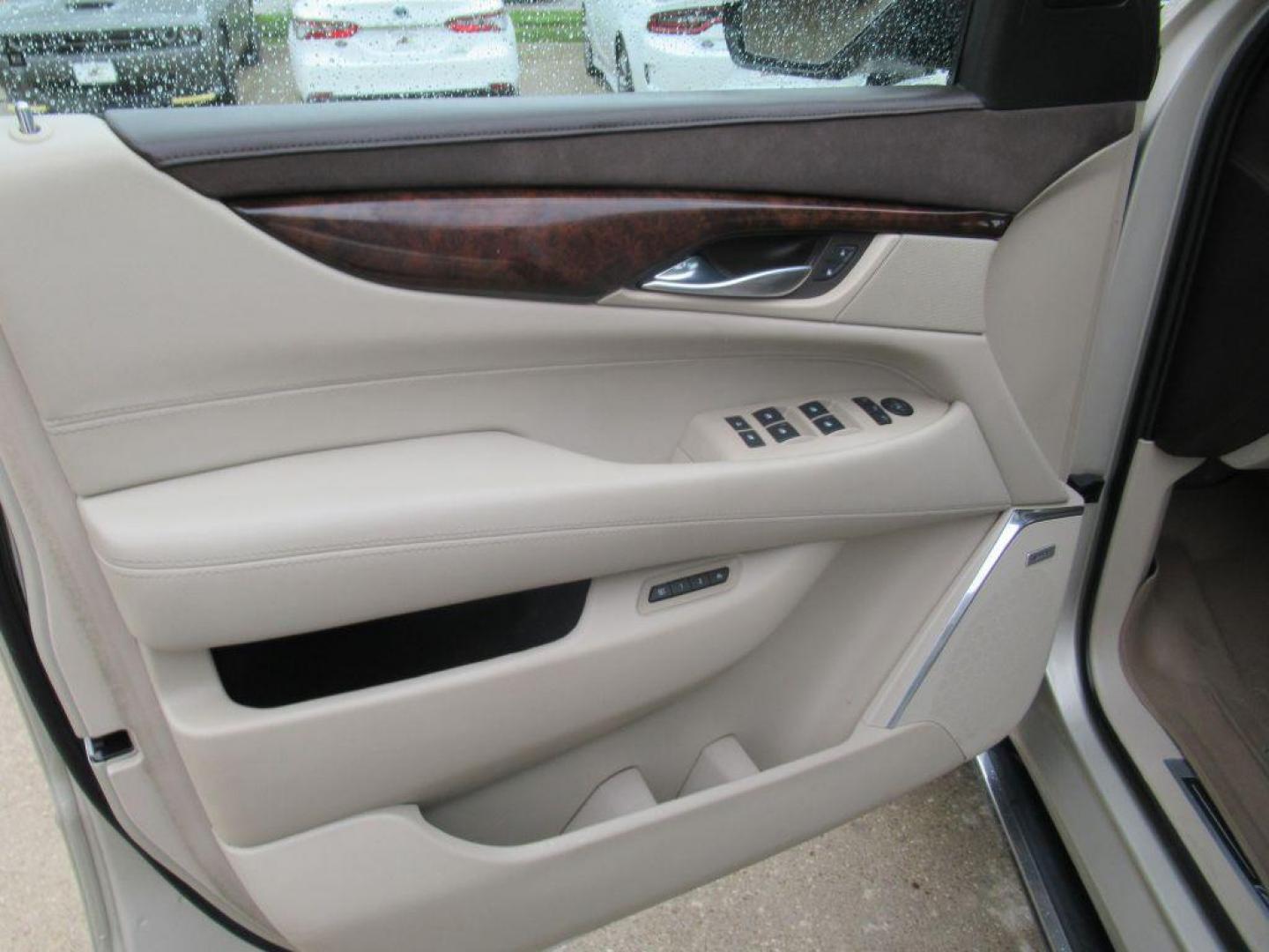 2015 GOLD CADILLAC ESCALADE PREMIUM (1GYS4NKJ4FR) with an 6.2L engine, Automatic transmission, located at 908 SE 14th Street, Des Moines, IA, 50317, (515) 281-0330, 41.580303, -93.597046 - Photo#9