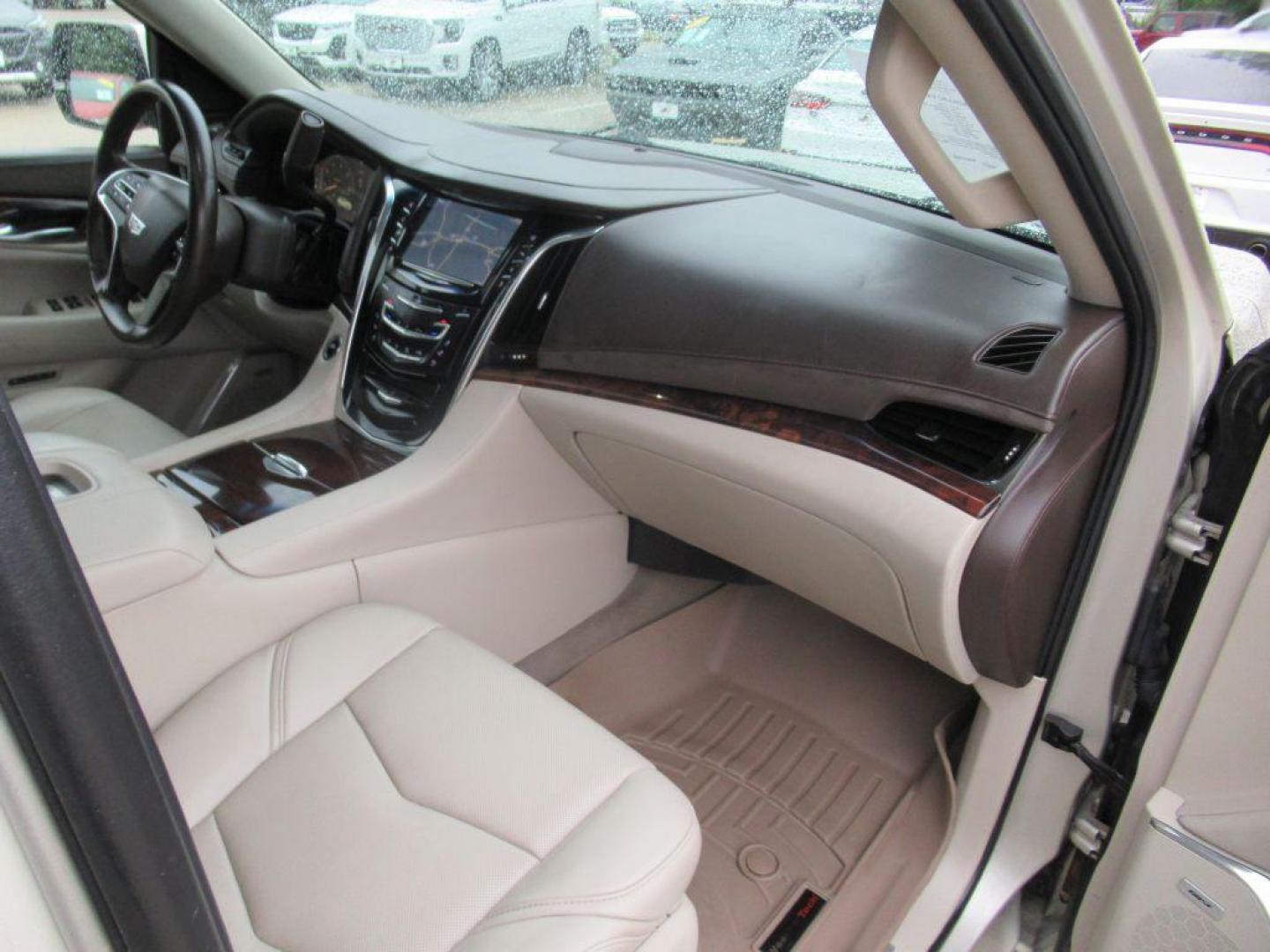 2015 GOLD CADILLAC ESCALADE PREMIUM (1GYS4NKJ4FR) with an 6.2L engine, Automatic transmission, located at 908 SE 14th Street, Des Moines, IA, 50317, (515) 281-0330, 41.580303, -93.597046 - Photo#13