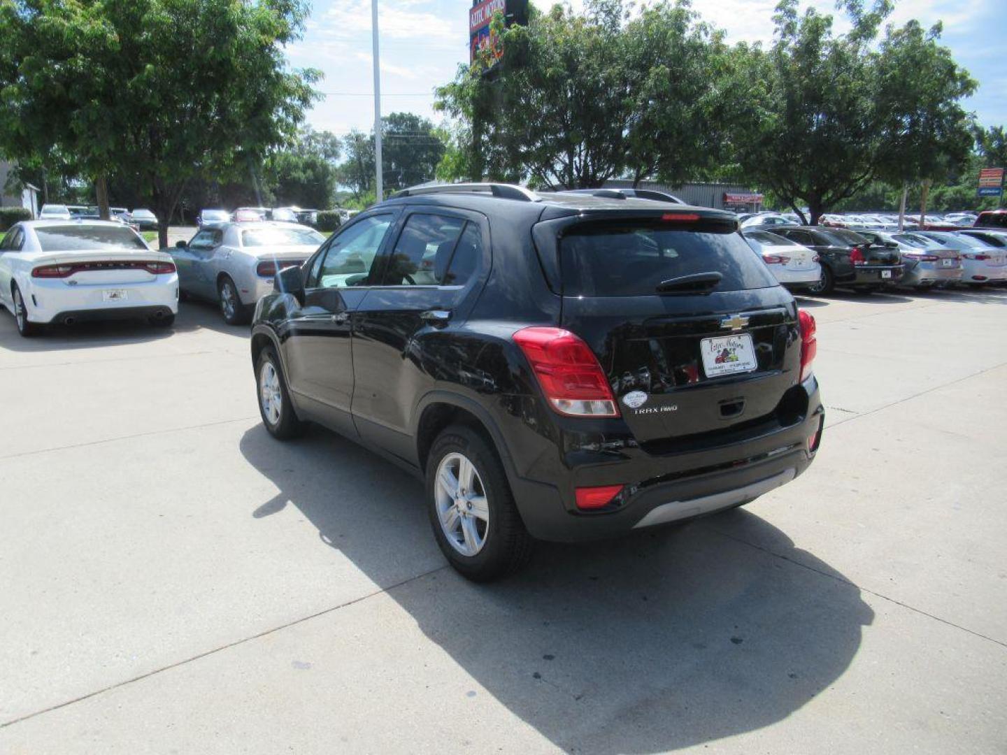 2020 BLACK CHEVROLET TRAX 1LT (3GNCJPSB2LL) with an 1.4L engine, Automatic transmission, located at 908 SE 14th Street, Des Moines, IA, 50317, (515) 281-0330, 41.580303, -93.597046 - Photo#6