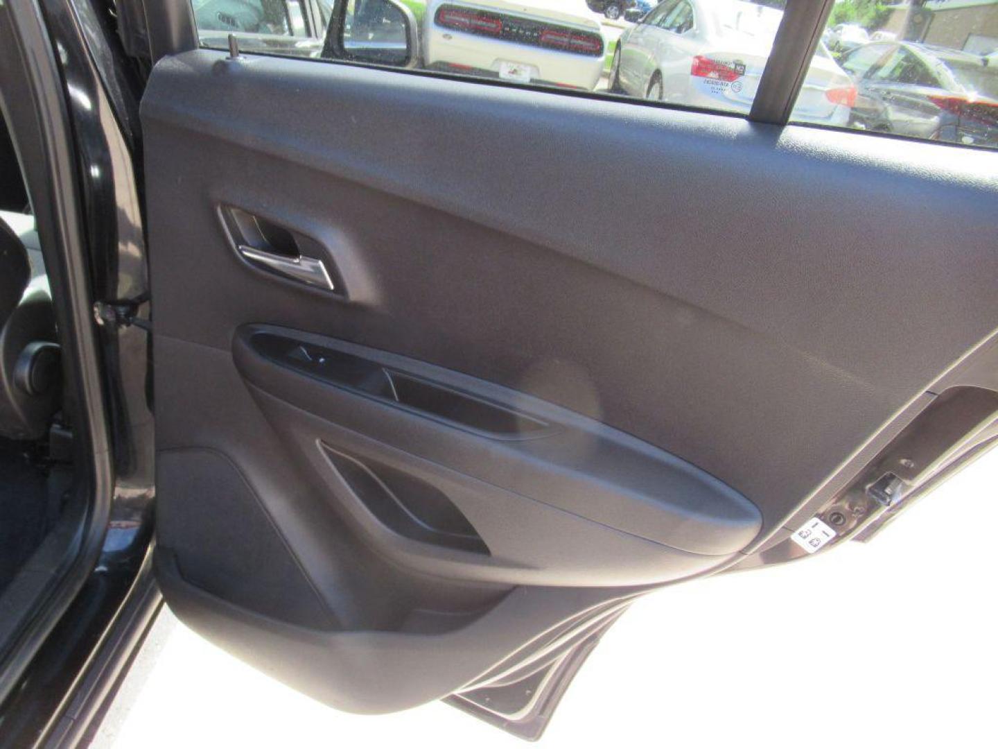 2020 BLACK CHEVROLET TRAX 1LT (3GNCJPSB2LL) with an 1.4L engine, Automatic transmission, located at 908 SE 14th Street, Des Moines, IA, 50317, (515) 281-0330, 41.580303, -93.597046 - Photo#11
