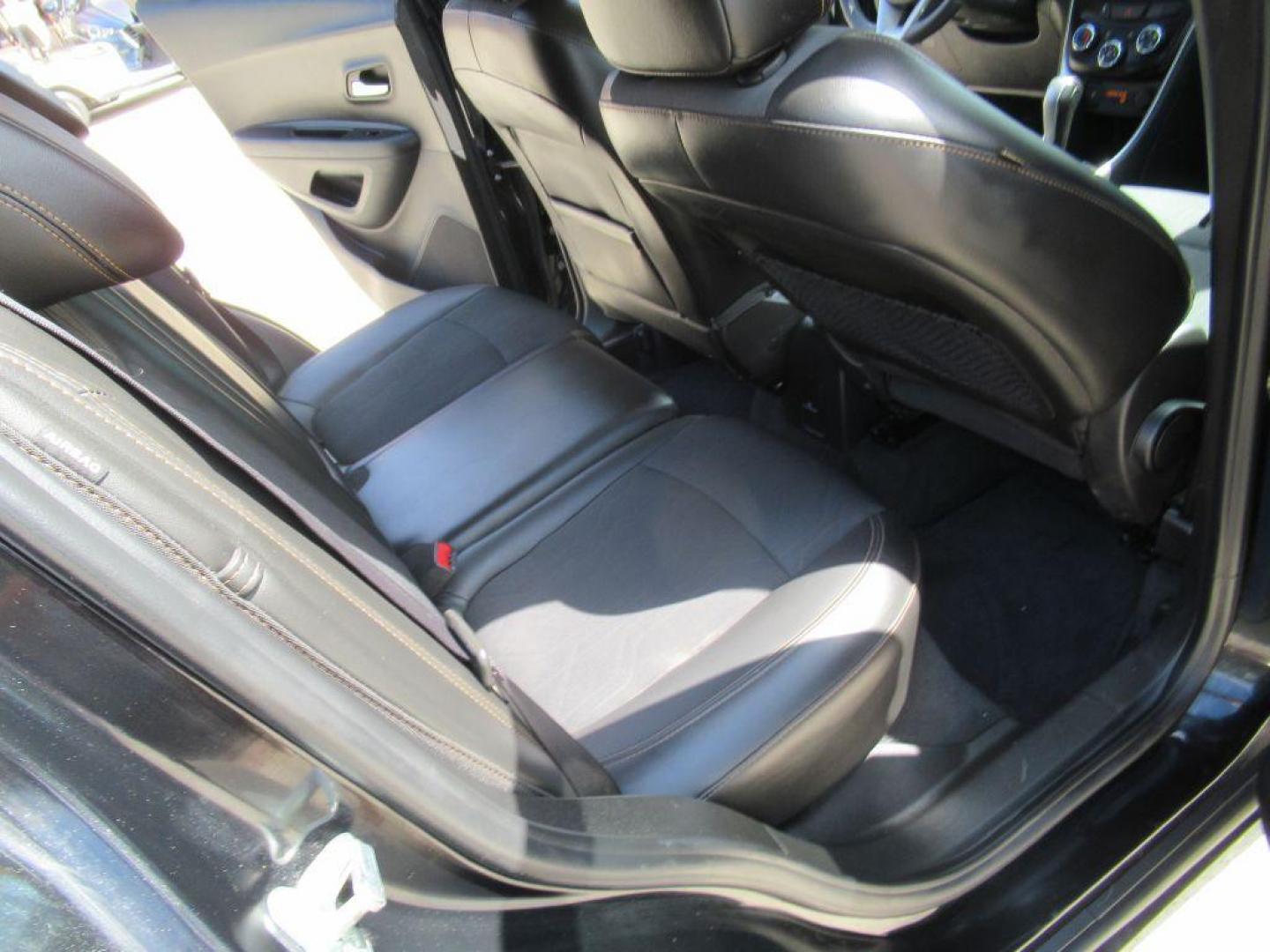 2020 BLACK CHEVROLET TRAX 1LT (3GNCJPSB2LL) with an 1.4L engine, Automatic transmission, located at 908 SE 14th Street, Des Moines, IA, 50317, (515) 281-0330, 41.580303, -93.597046 - Photo#14