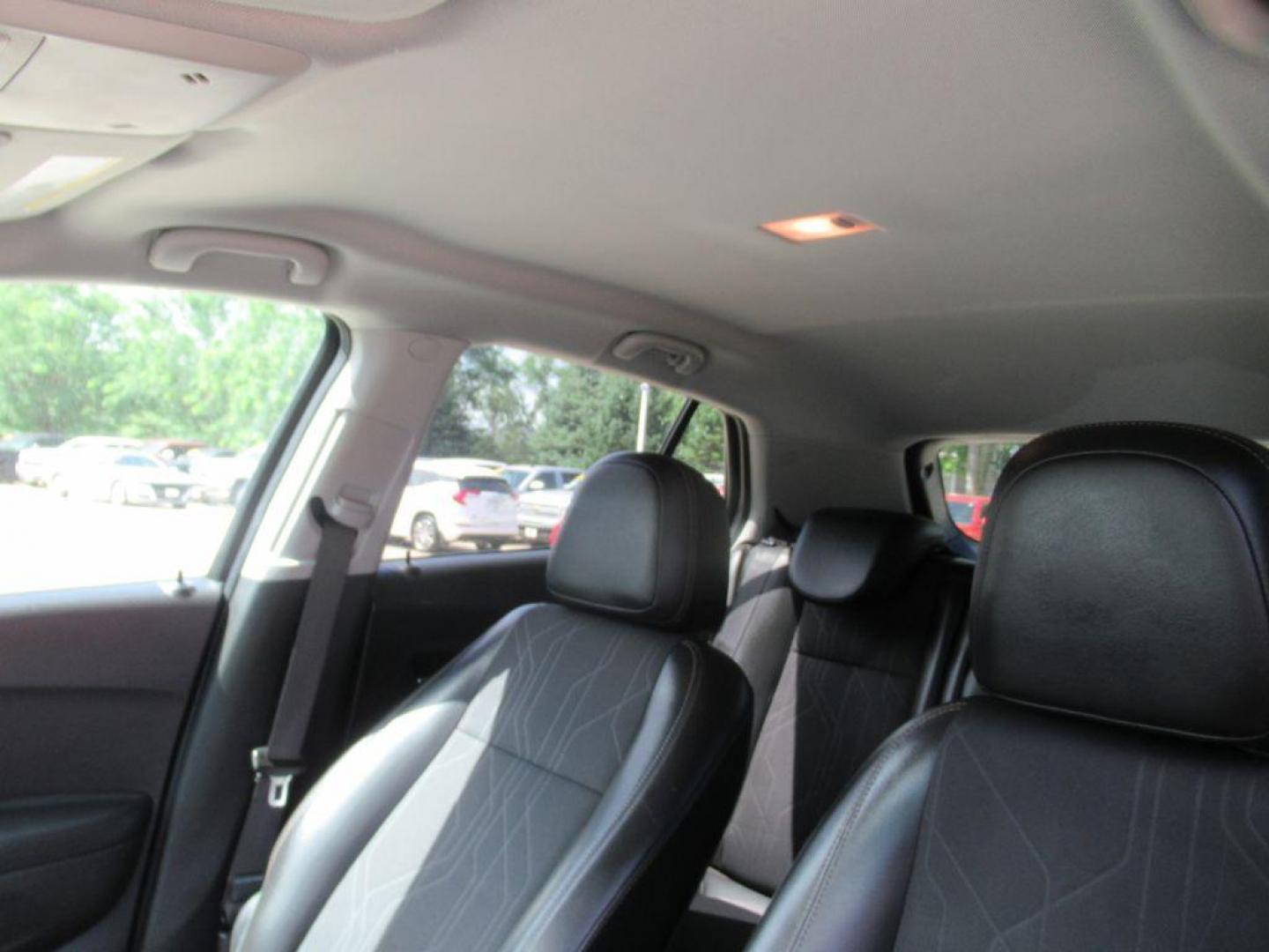 2020 BLACK CHEVROLET TRAX 1LT (3GNCJPSB2LL) with an 1.4L engine, Automatic transmission, located at 908 SE 14th Street, Des Moines, IA, 50317, (515) 281-0330, 41.580303, -93.597046 - Photo#17