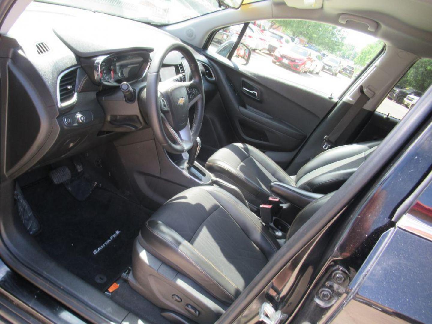 2020 BLACK CHEVROLET TRAX 1LT (3GNCJPSB2LL) with an 1.4L engine, Automatic transmission, located at 908 SE 14th Street, Des Moines, IA, 50317, (515) 281-0330, 41.580303, -93.597046 - Photo#25