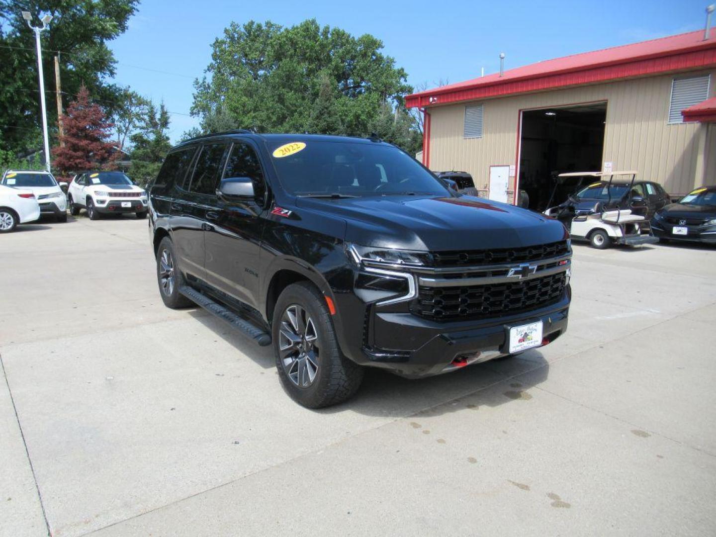2022 BLACK CHEVROLET TAHOE Z71 (1GNSKPKL5NR) with an 6.2L engine, Automatic transmission, located at 908 SE 14th Street, Des Moines, IA, 50317, (515) 281-0330, 41.580303, -93.597046 - Photo#2