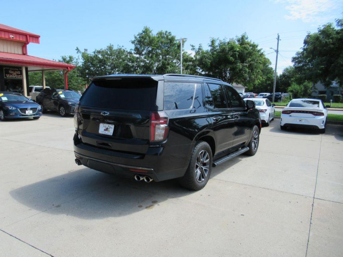 2022 BLACK CHEVROLET TAHOE Z71 (1GNSKPKL5NR) with an 6.2L engine, Automatic transmission, located at 908 SE 14th Street, Des Moines, IA, 50317, (515) 281-0330, 41.580303, -93.597046 - Photo#4