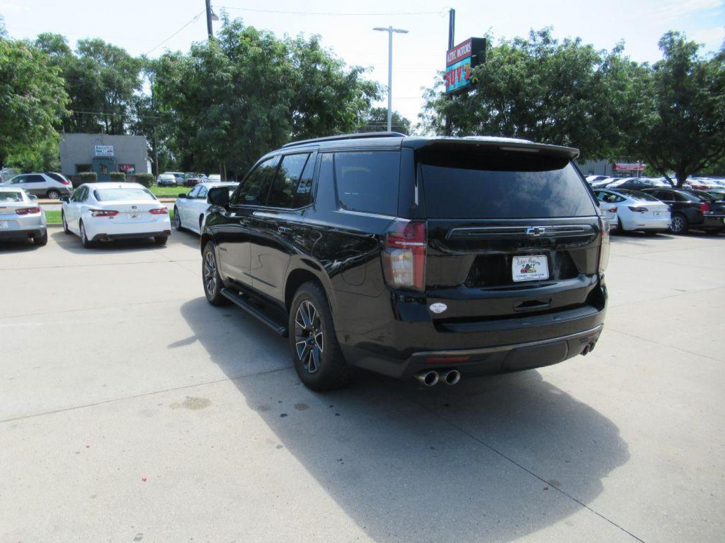 2022 BLACK CHEVROLET TAHOE Z71 (1GNSKPKL5NR) with an 6.2L engine, Automatic transmission, located at 908 SE 14th Street, Des Moines, IA, 50317, (515) 281-0330, 41.580303, -93.597046 - Photo#6