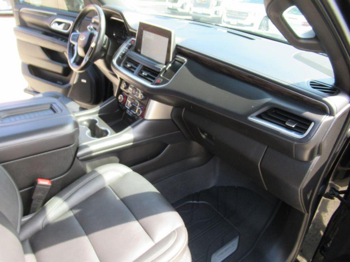 2022 BLACK CHEVROLET TAHOE Z71 (1GNSKPKL5NR) with an 6.2L engine, Automatic transmission, located at 908 SE 14th Street, Des Moines, IA, 50317, (515) 281-0330, 41.580303, -93.597046 - Photo#13