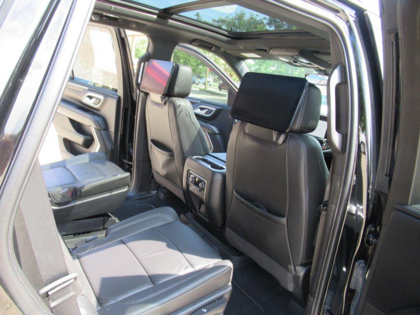 2022 BLACK CHEVROLET TAHOE Z71 (1GNSKPKL5NR) with an 6.2L engine, Automatic transmission, located at 908 SE 14th Street, Des Moines, IA, 50317, (515) 281-0330, 41.580303, -93.597046 - Photo#14