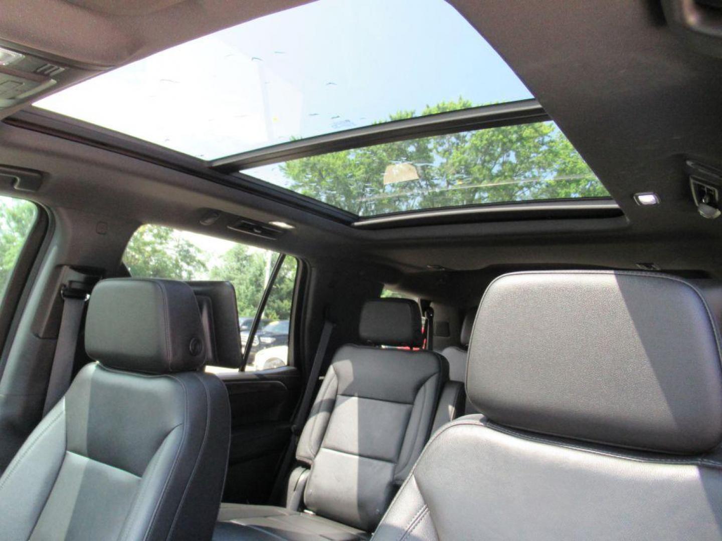 2022 BLACK CHEVROLET TAHOE Z71 (1GNSKPKL5NR) with an 6.2L engine, Automatic transmission, located at 908 SE 14th Street, Des Moines, IA, 50317, (515) 281-0330, 41.580303, -93.597046 - Photo#20