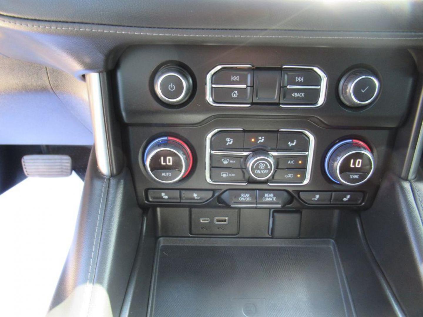 2022 BLACK CHEVROLET TAHOE Z71 (1GNSKPKL5NR) with an 6.2L engine, Automatic transmission, located at 908 SE 14th Street, Des Moines, IA, 50317, (515) 281-0330, 41.580303, -93.597046 - Photo#23