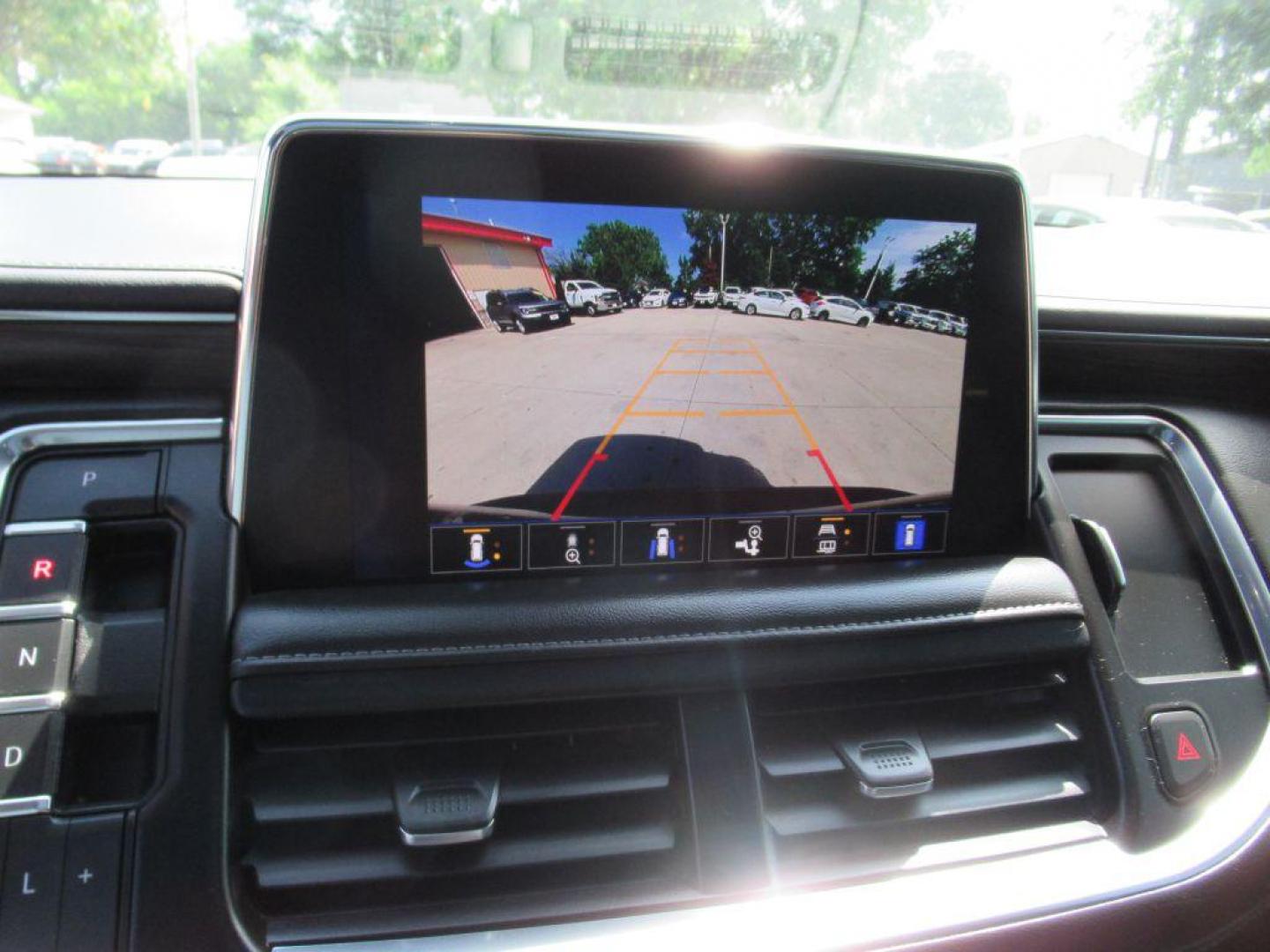 2022 BLACK CHEVROLET TAHOE Z71 (1GNSKPKL5NR) with an 6.2L engine, Automatic transmission, located at 908 SE 14th Street, Des Moines, IA, 50317, (515) 281-0330, 41.580303, -93.597046 - Photo#25