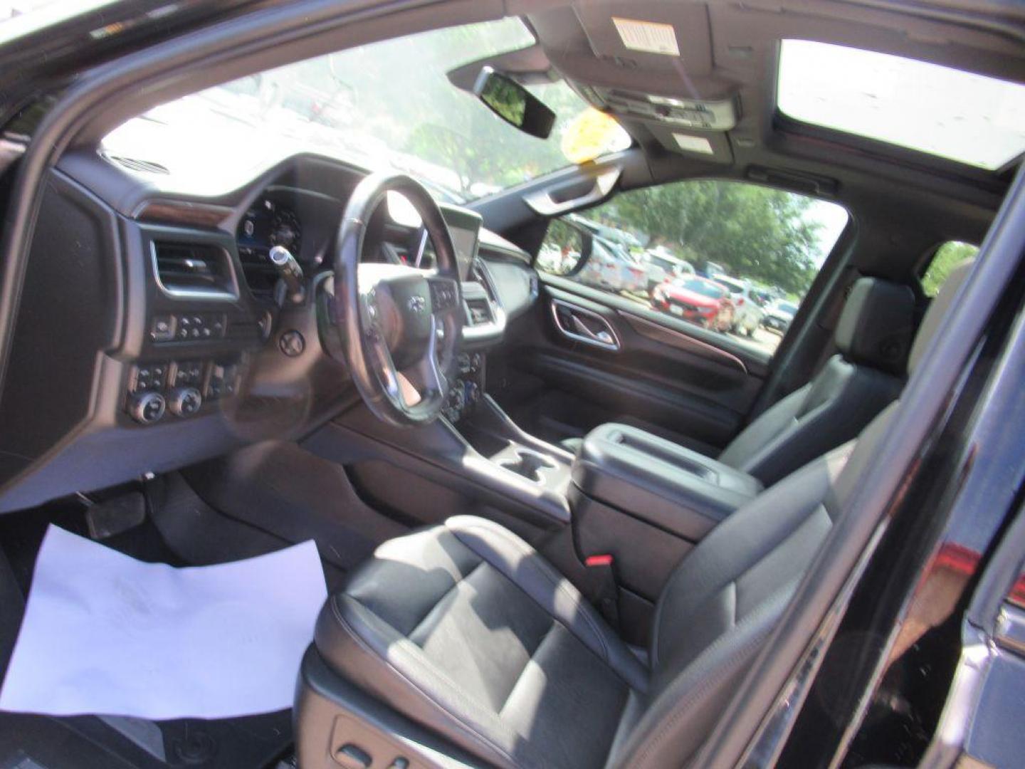 2022 BLACK CHEVROLET TAHOE Z71 (1GNSKPKL5NR) with an 6.2L engine, Automatic transmission, located at 908 SE 14th Street, Des Moines, IA, 50317, (515) 281-0330, 41.580303, -93.597046 - Photo#29