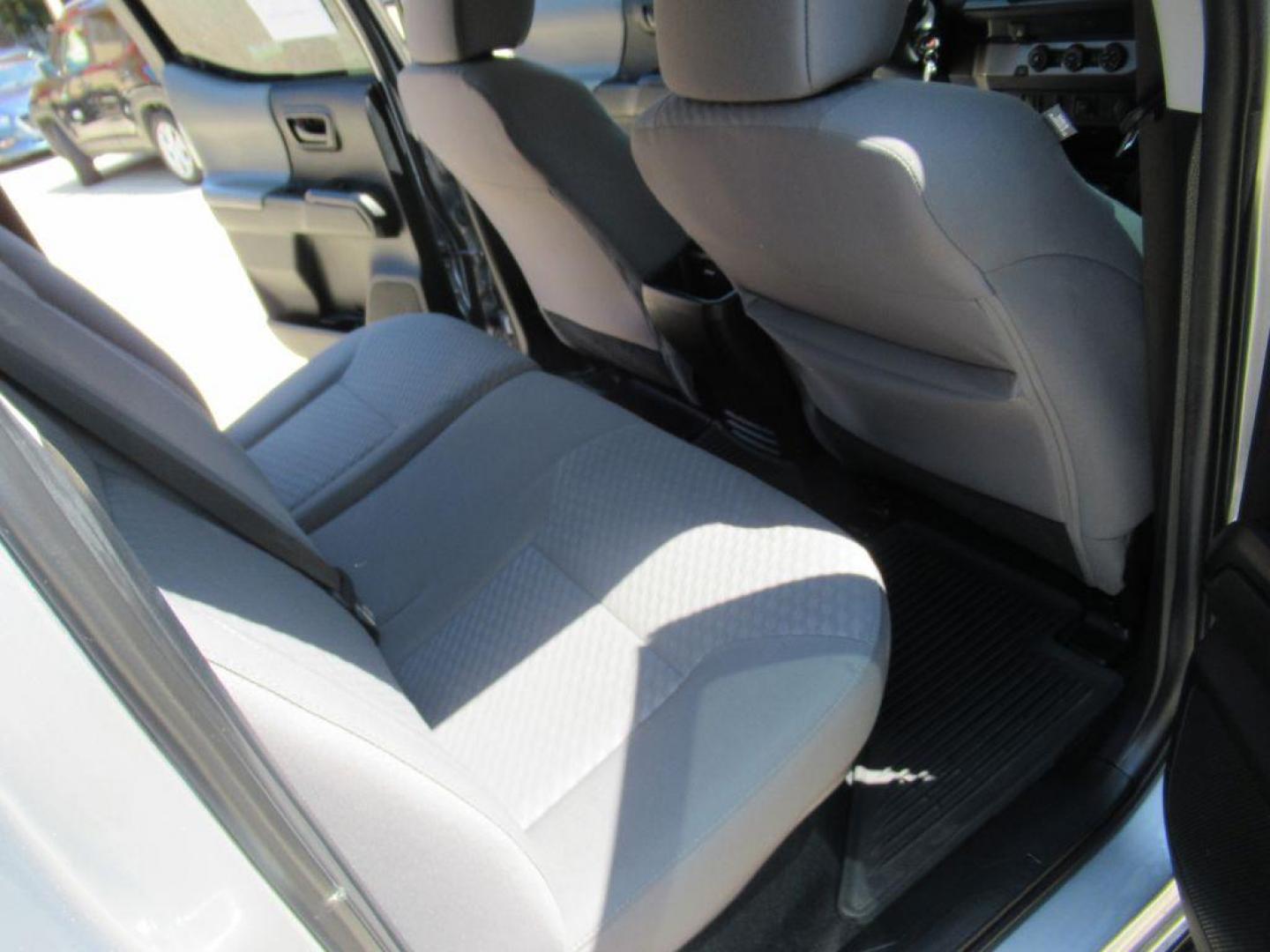 2022 SILVER TOYOTA TACOMA DOUBLE CAB (3TYAX5GN1NT) with an 2.7L engine, Automatic transmission, located at 908 SE 14th Street, Des Moines, IA, 50317, (515) 281-0330, 41.580303, -93.597046 - Photo#14