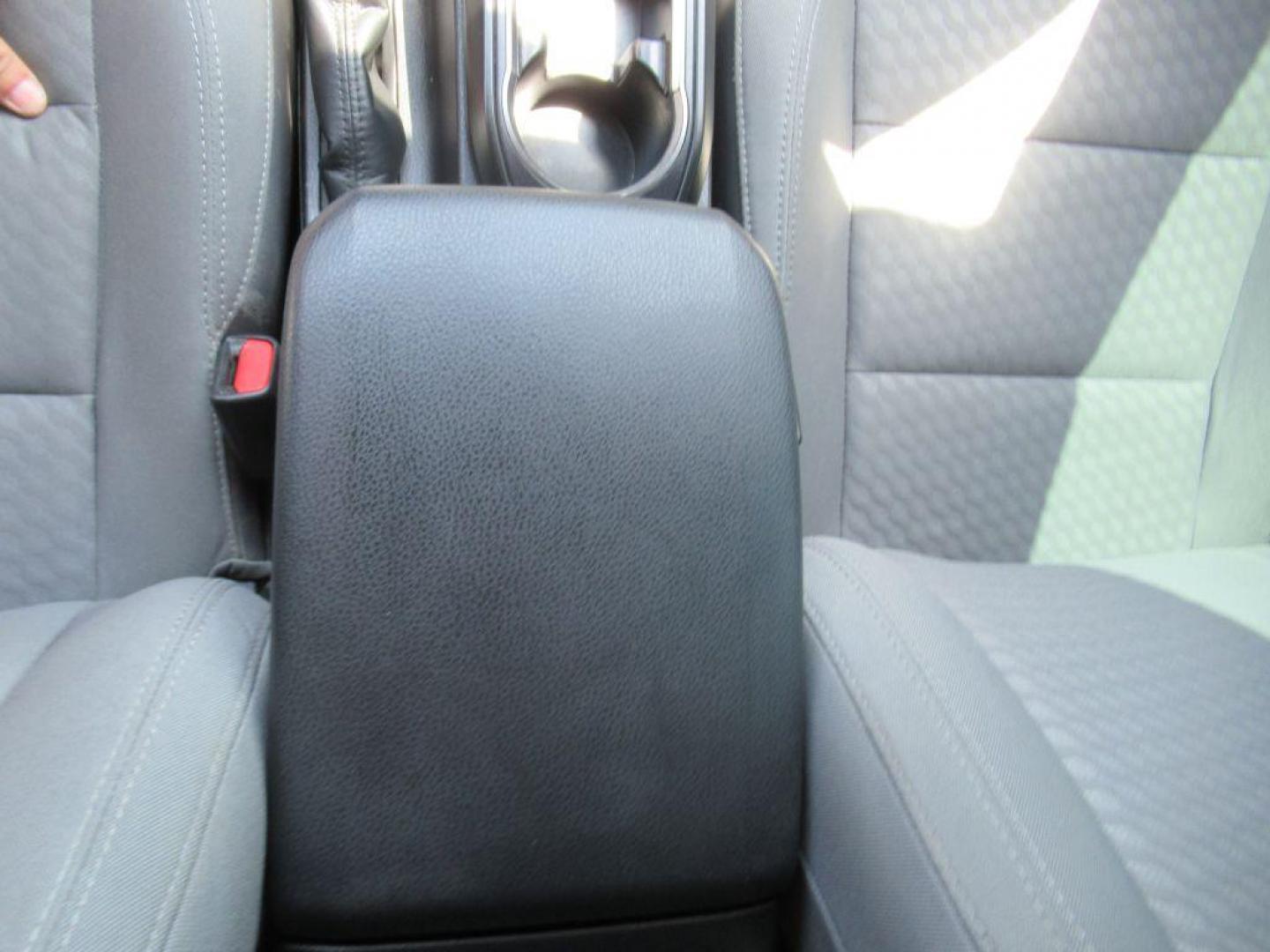 2022 SILVER TOYOTA TACOMA DOUBLE CAB (3TYAX5GN1NT) with an 2.7L engine, Automatic transmission, located at 908 SE 14th Street, Des Moines, IA, 50317, (515) 281-0330, 41.580303, -93.597046 - Photo#18