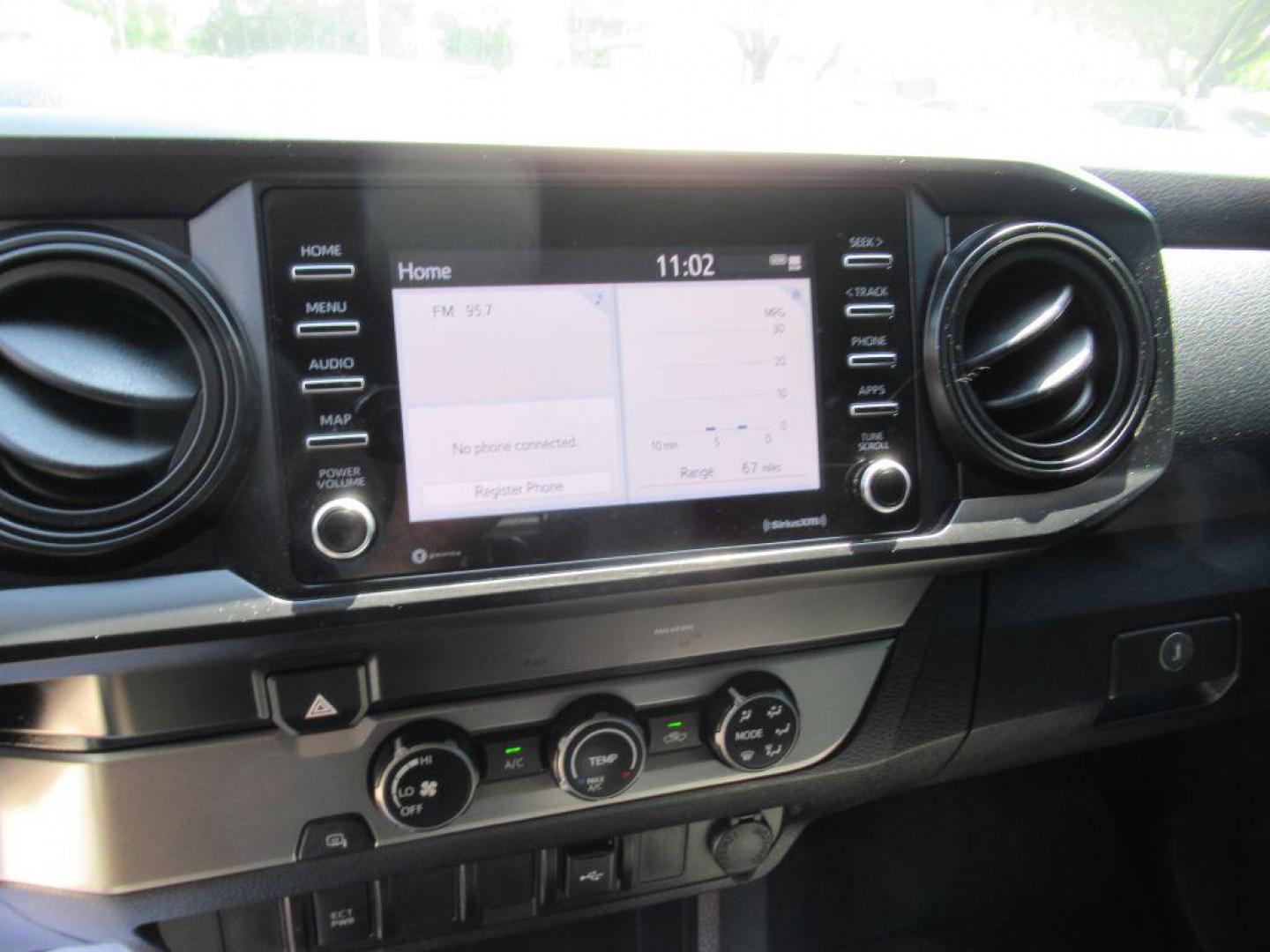 2022 SILVER TOYOTA TACOMA DOUBLE CAB (3TYAX5GN1NT) with an 2.7L engine, Automatic transmission, located at 908 SE 14th Street, Des Moines, IA, 50317, (515) 281-0330, 41.580303, -93.597046 - Photo#21
