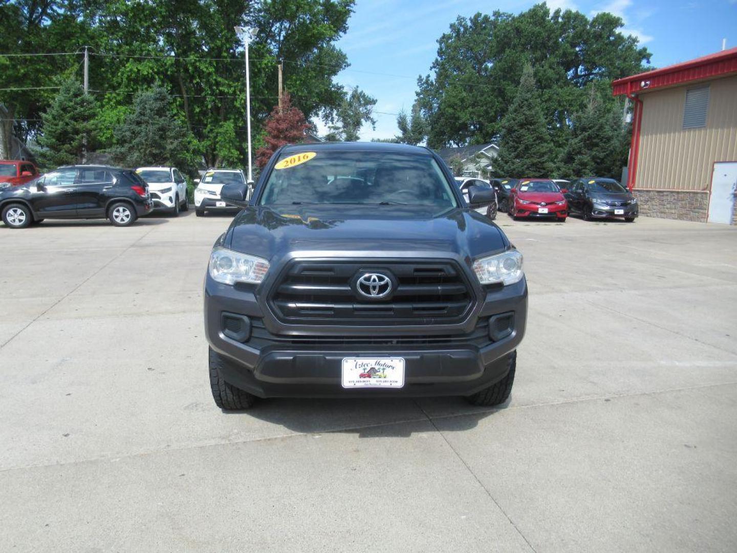 2016 GRAY TOYOTA TACOMA DOUBLE CAB (5TFCZ5AN0GX) with an 3.5L engine, Automatic transmission, located at 908 SE 14th Street, Des Moines, IA, 50317, (515) 281-0330, 41.580303, -93.597046 - Photo#1