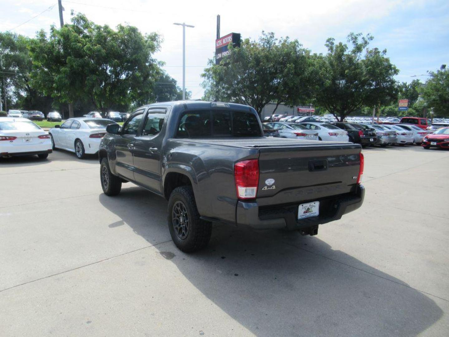 2016 GRAY TOYOTA TACOMA DOUBLE CAB (5TFCZ5AN0GX) with an 3.5L engine, Automatic transmission, located at 908 SE 14th Street, Des Moines, IA, 50317, (515) 281-0330, 41.580303, -93.597046 - Photo#6