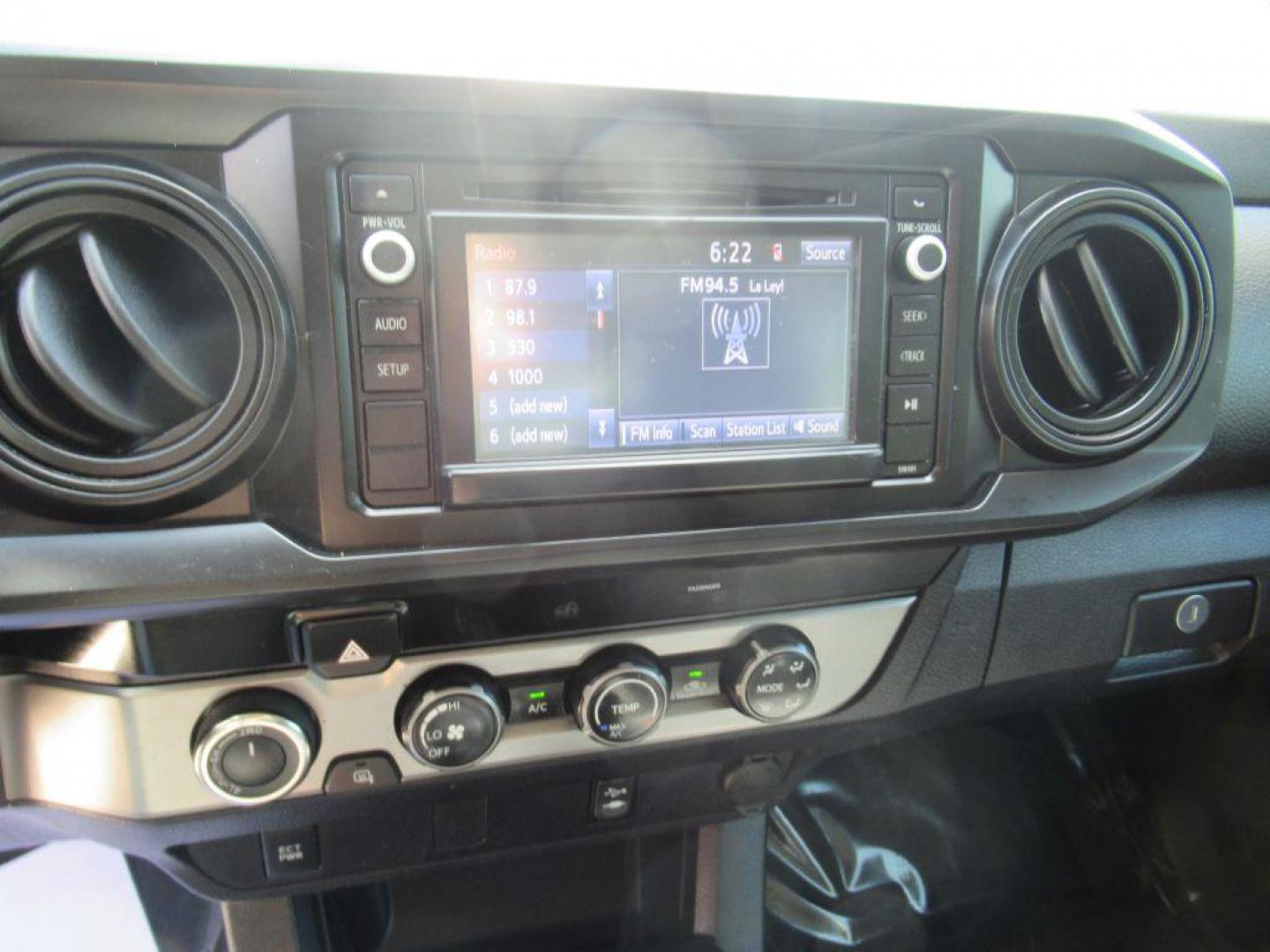 2016 GRAY TOYOTA TACOMA DOUBLE CAB (5TFCZ5AN0GX) with an 3.5L engine, Automatic transmission, located at 908 SE 14th Street, Des Moines, IA, 50317, (515) 281-0330, 41.580303, -93.597046 - Photo#21