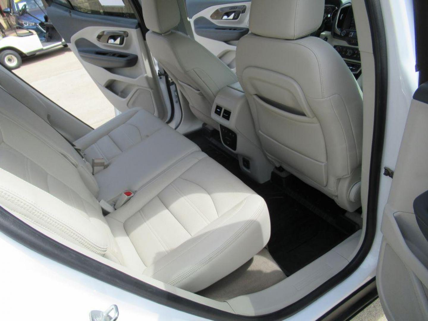 2022 WHITE GMC TERRAIN DENALI (3GKALXEV4NL) with an 1.5L engine, Automatic transmission, located at 908 SE 14th Street, Des Moines, IA, 50317, (515) 281-0330, 41.580303, -93.597046 - Photo#14