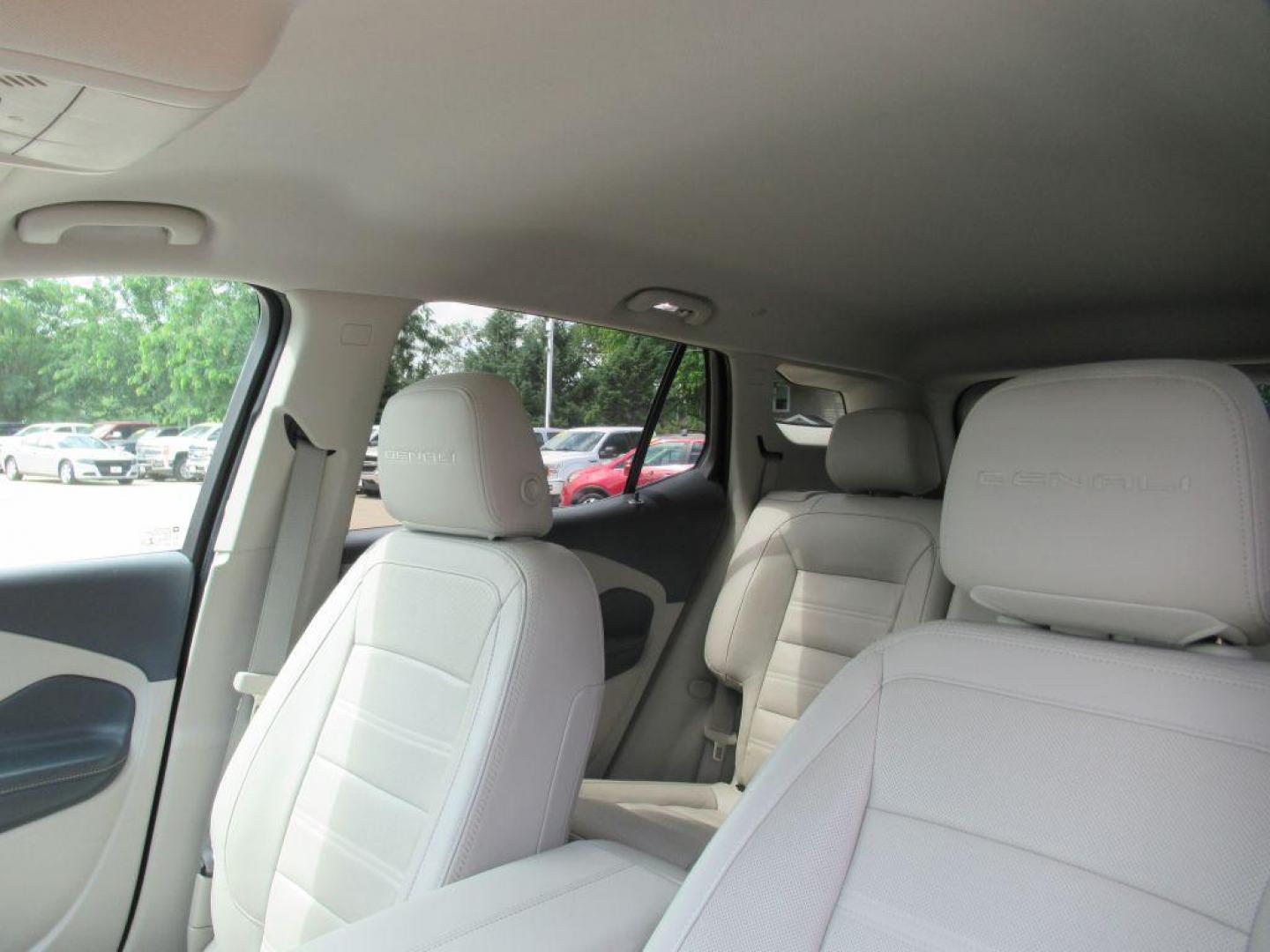 2022 WHITE GMC TERRAIN DENALI (3GKALXEV4NL) with an 1.5L engine, Automatic transmission, located at 908 SE 14th Street, Des Moines, IA, 50317, (515) 281-0330, 41.580303, -93.597046 - Photo#17