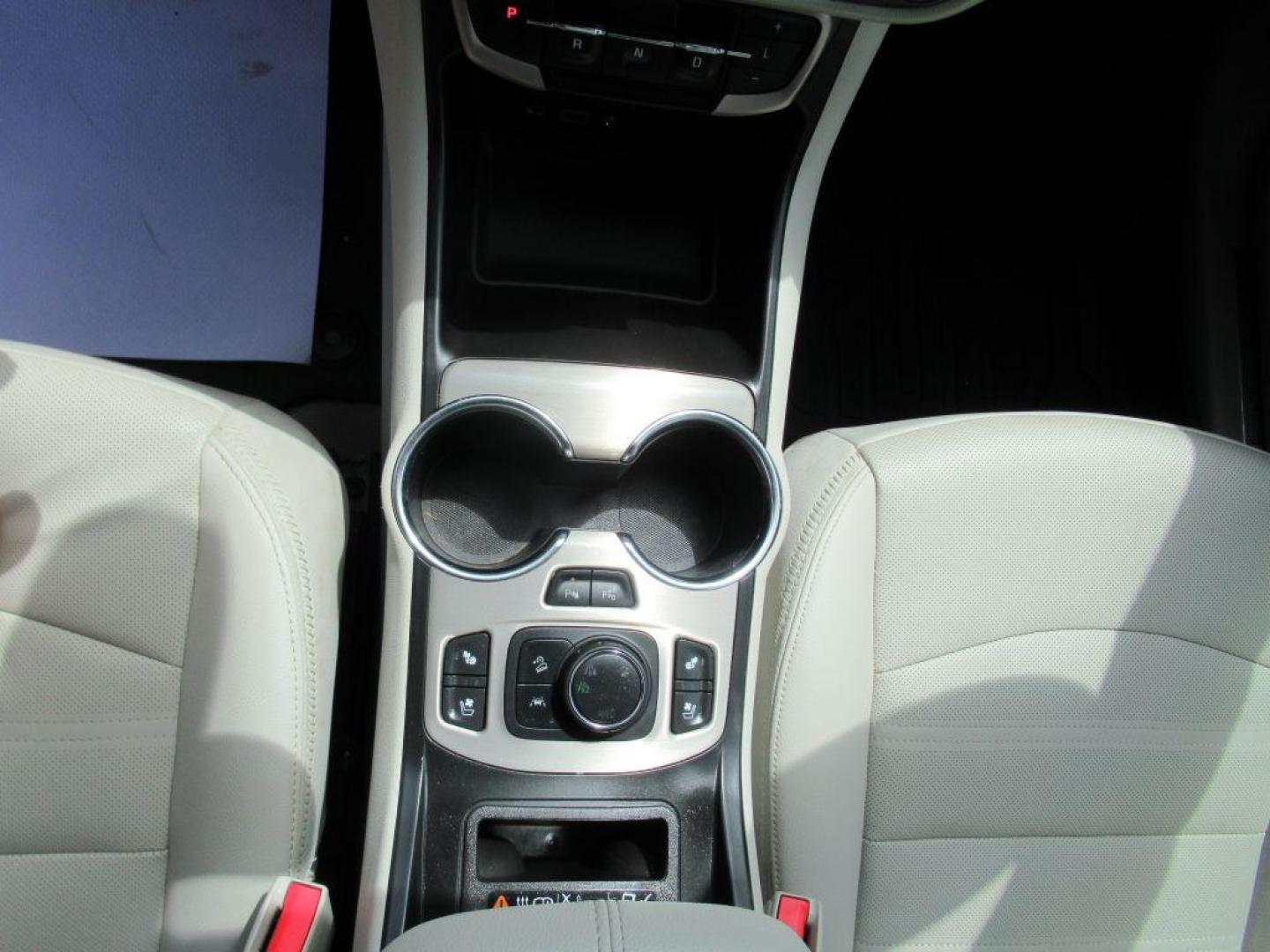 2022 WHITE GMC TERRAIN DENALI (3GKALXEV4NL) with an 1.5L engine, Automatic transmission, located at 908 SE 14th Street, Des Moines, IA, 50317, (515) 281-0330, 41.580303, -93.597046 - Photo#19