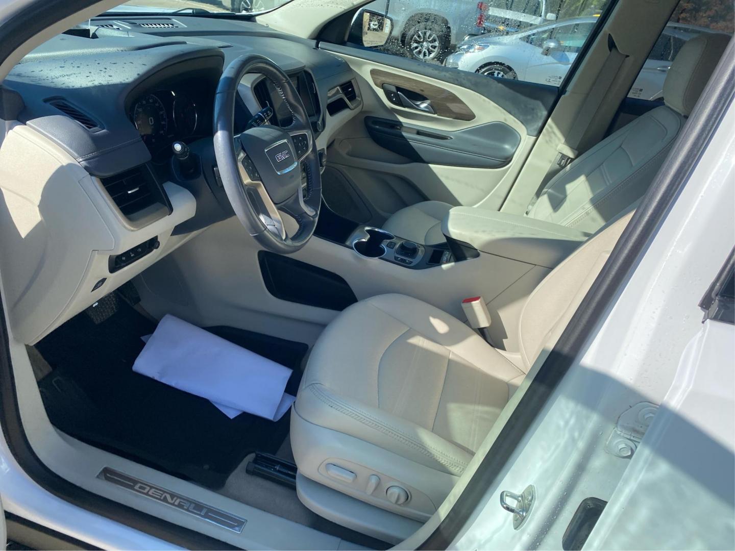2022 WHITE GMC TERRAIN DENALI (3GKALXEV4NL) with an 1.5L engine, Automatic transmission, located at 908 SE 14th Street, Des Moines, IA, 50317, (515) 281-0330, 41.580303, -93.597046 - Photo#8