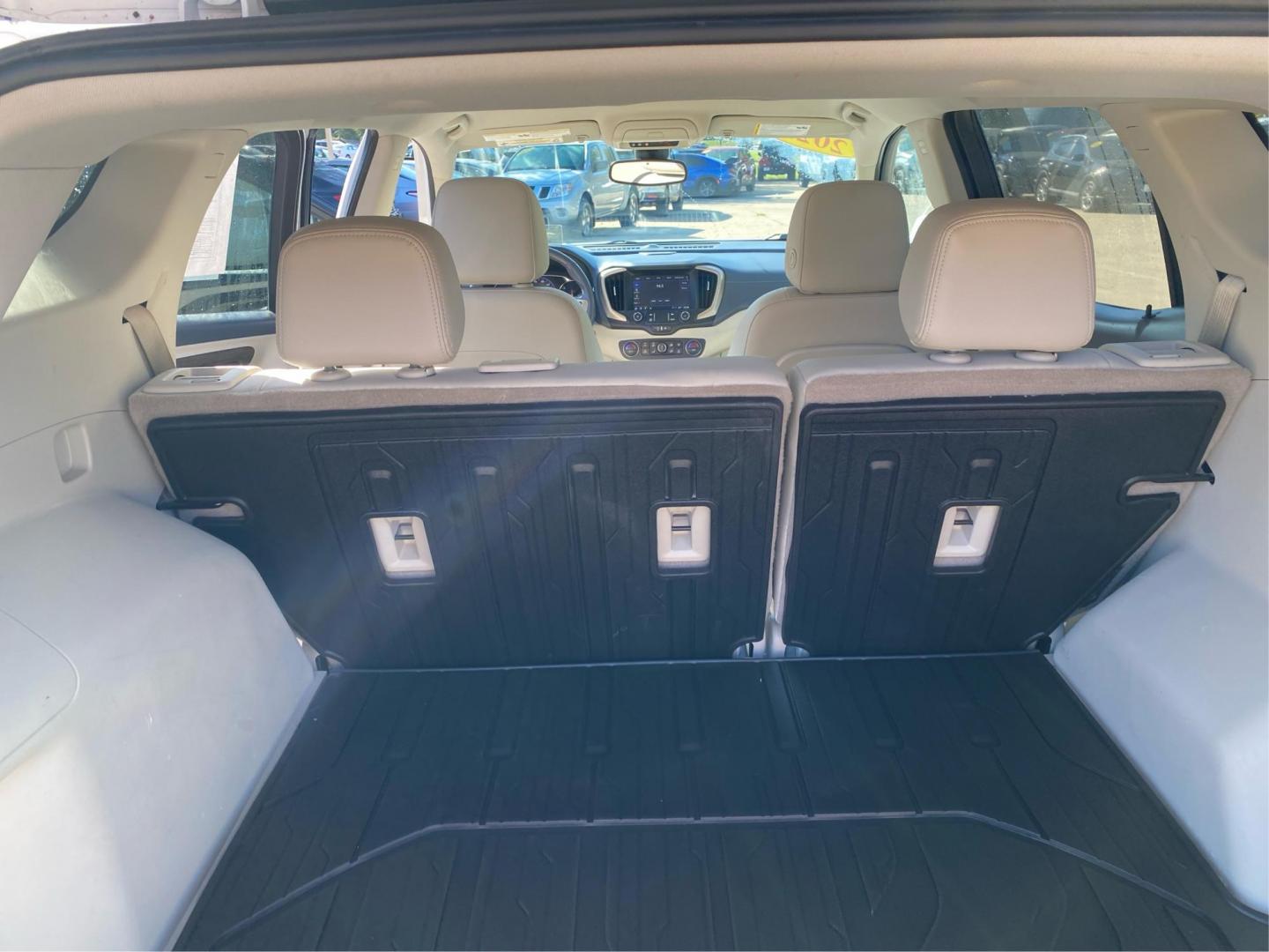 2022 WHITE GMC TERRAIN DENALI (3GKALXEV4NL) with an 1.5L engine, Automatic transmission, located at 908 SE 14th Street, Des Moines, IA, 50317, (515) 281-0330, 41.580303, -93.597046 - Photo#12
