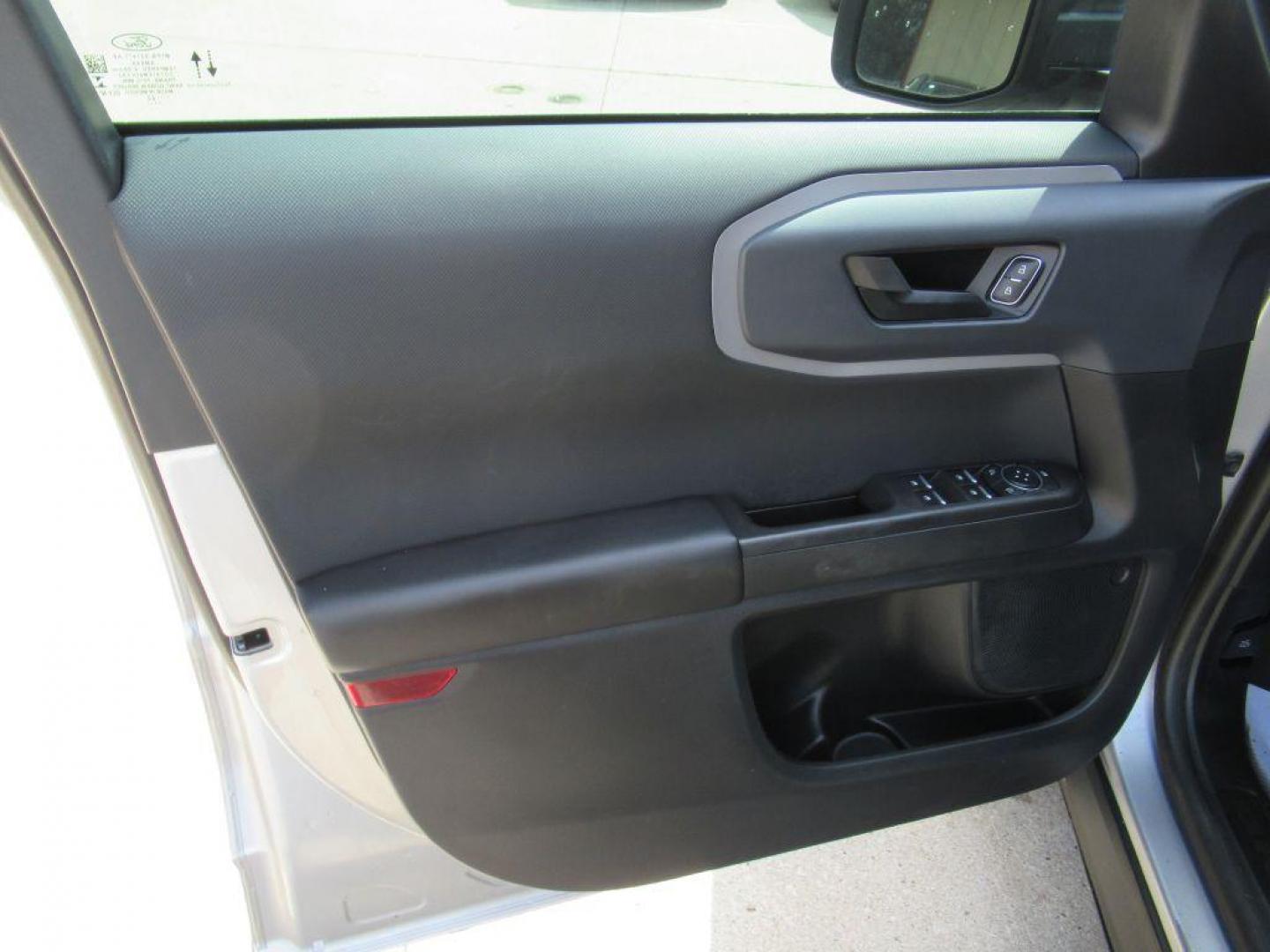 2022 SILVER FORD BRONCO SPORT (3FMCR9A68NR) with an 1.5L engine, Automatic transmission, located at 908 SE 14th Street, Des Moines, IA, 50317, (515) 281-0330, 41.580303, -93.597046 - Photo#9