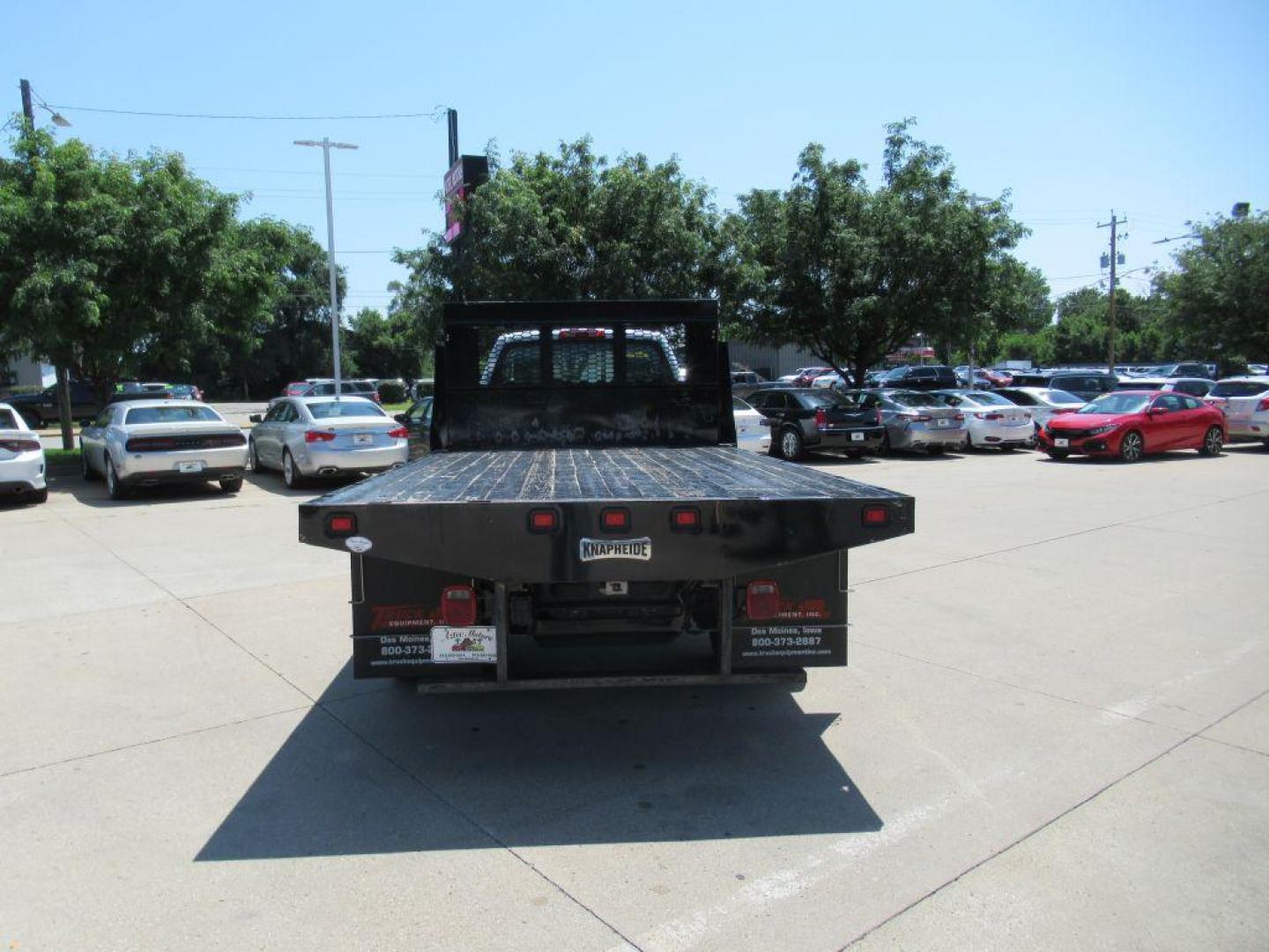 2019 WHITE CHEVROLET SILVERADO MEDIU white flat bed (1HTKHPVK5KH) with an 6.6L engine, Automatic transmission, located at 908 SE 14th Street, Des Moines, IA, 50317, (515) 281-0330, 41.580303, -93.597046 - Photo#5