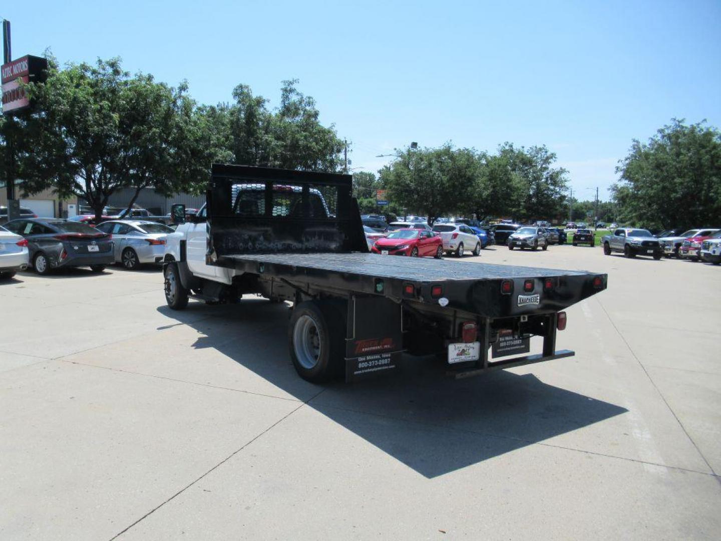 2019 WHITE CHEVROLET SILVERADO MEDIU white flat bed (1HTKHPVK5KH) with an 6.6L engine, Automatic transmission, located at 908 SE 14th Street, Des Moines, IA, 50317, (515) 281-0330, 41.580303, -93.597046 - Photo#6