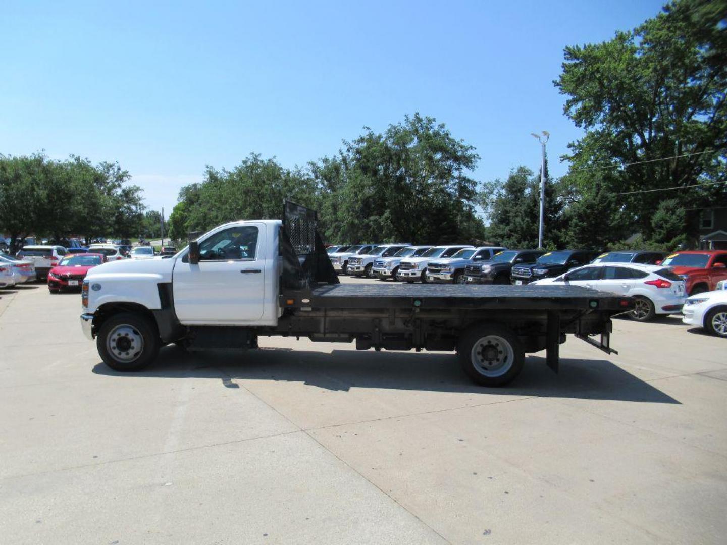 2019 WHITE CHEVROLET SILVERADO MEDIU white flat bed (1HTKHPVK5KH) with an 6.6L engine, Automatic transmission, located at 908 SE 14th Street, Des Moines, IA, 50317, (515) 281-0330, 41.580303, -93.597046 - Photo#7