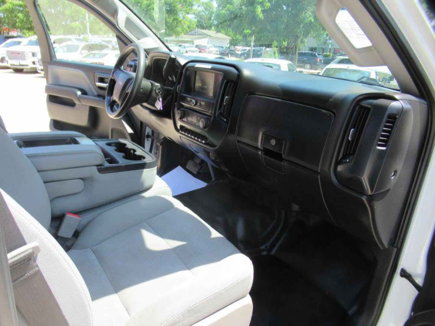 2019 WHITE CHEVROLET SILVERADO MEDIU white flat bed (1HTKHPVK5KH) with an 6.6L engine, Automatic transmission, located at 908 SE 14th Street, Des Moines, IA, 50317, (515) 281-0330, 41.580303, -93.597046 - Photo#11