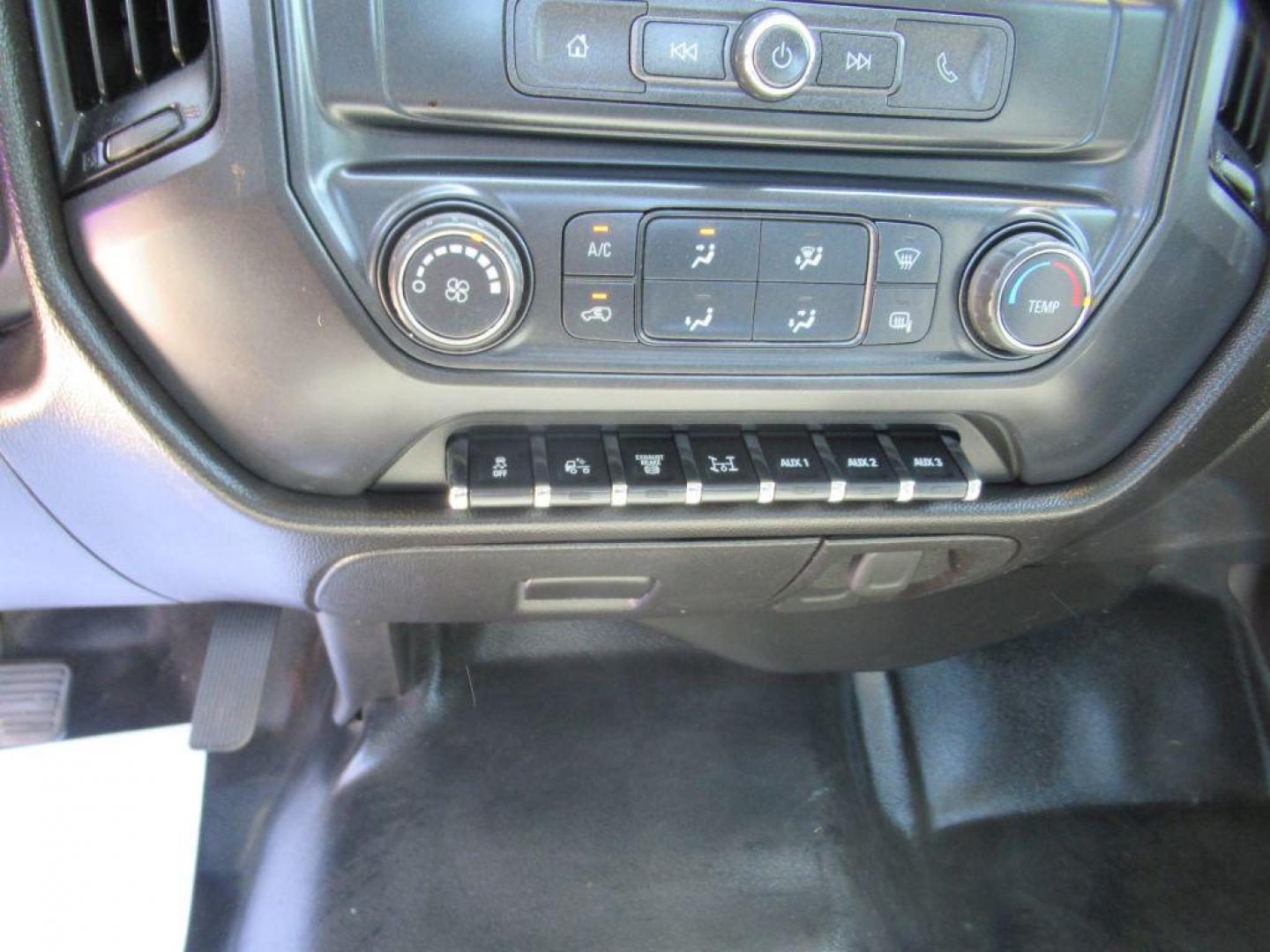 2019 WHITE CHEVROLET SILVERADO MEDIU white flat bed (1HTKHPVK5KH) with an 6.6L engine, Automatic transmission, located at 908 SE 14th Street, Des Moines, IA, 50317, (515) 281-0330, 41.580303, -93.597046 - Photo#15