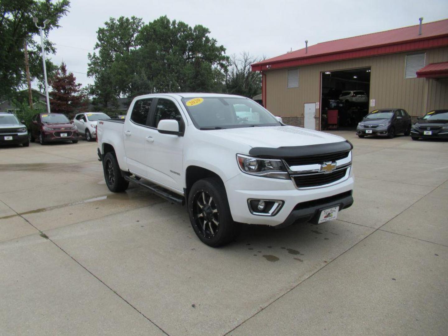 2020 WHITE CHEVROLET COLORADO LT (1GCGTCEN3L1) with an 3.6L engine, Automatic transmission, located at 908 SE 14th Street, Des Moines, IA, 50317, (515) 281-0330, 41.580303, -93.597046 - Photo#2