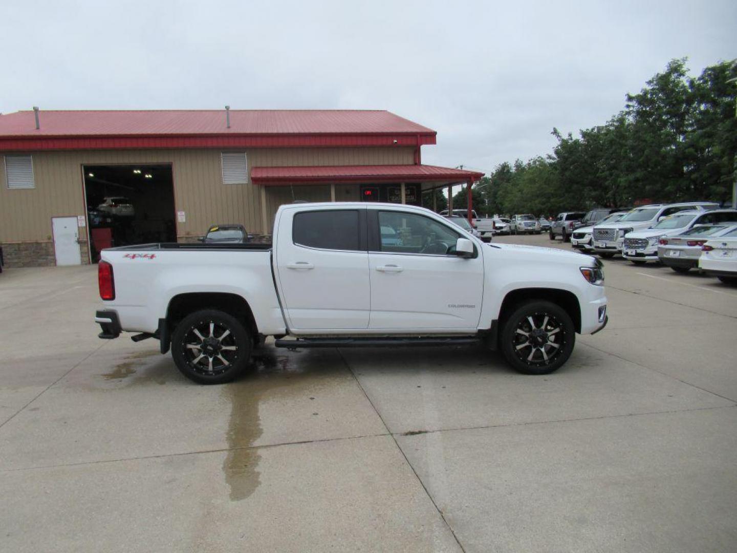 2020 WHITE CHEVROLET COLORADO LT (1GCGTCEN3L1) with an 3.6L engine, Automatic transmission, located at 908 SE 14th Street, Des Moines, IA, 50317, (515) 281-0330, 41.580303, -93.597046 - Photo#3