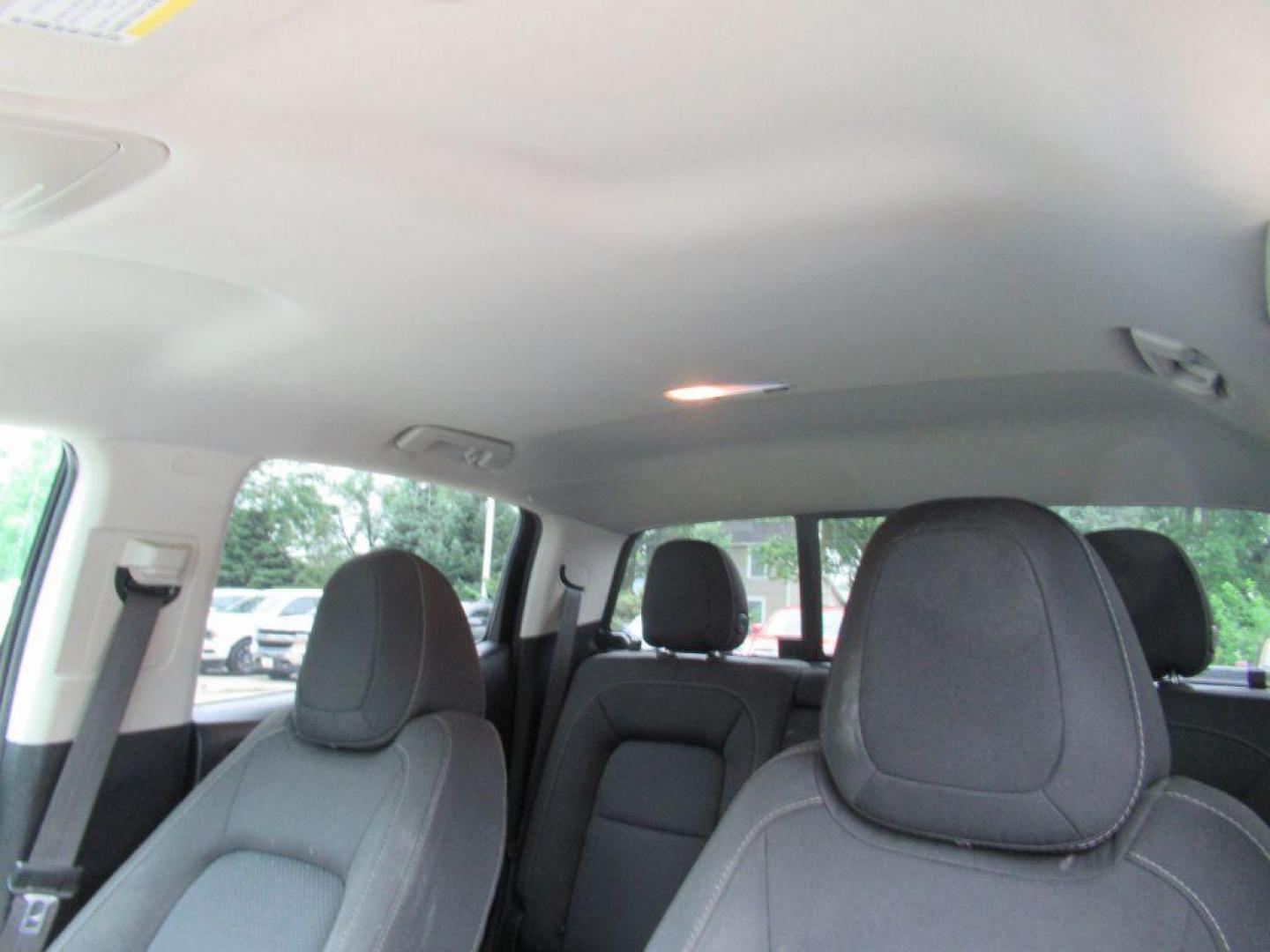 2020 WHITE CHEVROLET COLORADO LT (1GCGTCEN3L1) with an 3.6L engine, Automatic transmission, located at 908 SE 14th Street, Des Moines, IA, 50317, (515) 281-0330, 41.580303, -93.597046 - Photo#17