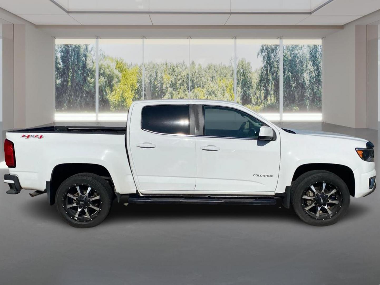 2020 WHITE CHEVROLET COLORADO LT (1GCGTCEN3L1) with an 3.6L engine, Automatic transmission, located at 908 SE 14th Street, Des Moines, IA, 50317, (515) 281-0330, 41.580303, -93.597046 - Photo#1
