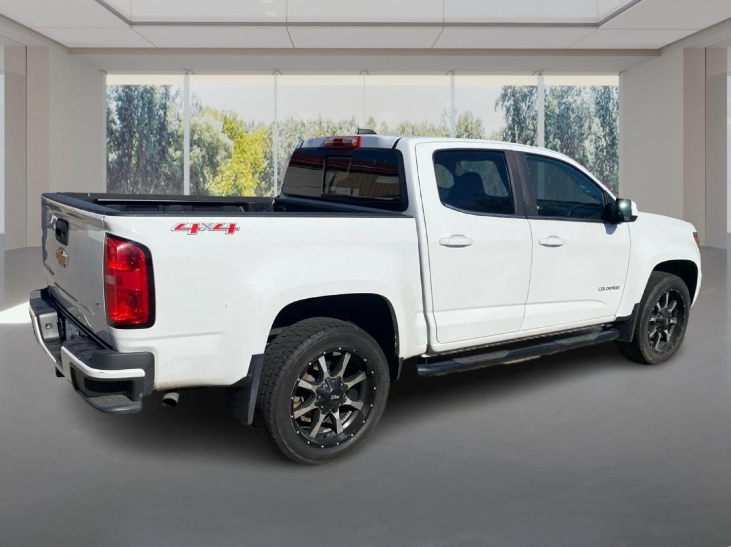 2020 WHITE CHEVROLET COLORADO LT (1GCGTCEN3L1) with an 3.6L engine, Automatic transmission, located at 908 SE 14th Street, Des Moines, IA, 50317, (515) 281-0330, 41.580303, -93.597046 - Photo#2