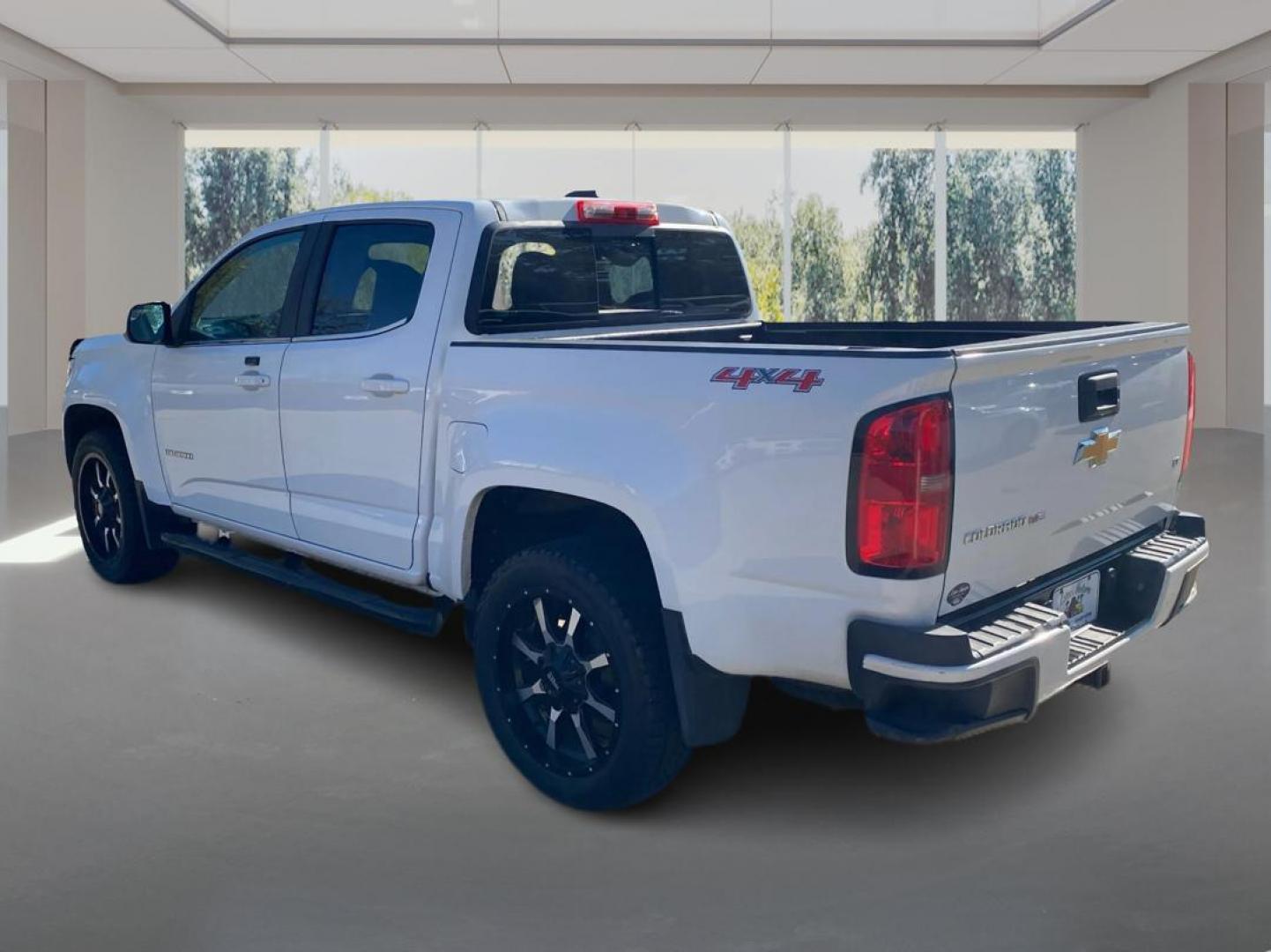 2020 WHITE CHEVROLET COLORADO LT (1GCGTCEN3L1) with an 3.6L engine, Automatic transmission, located at 908 SE 14th Street, Des Moines, IA, 50317, (515) 281-0330, 41.580303, -93.597046 - Photo#4
