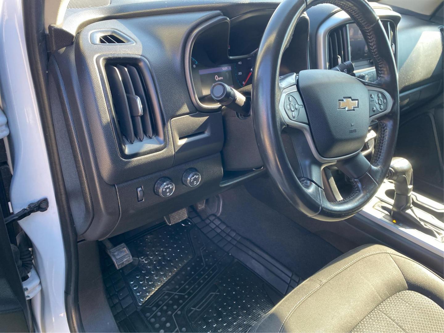 2020 WHITE CHEVROLET COLORADO LT (1GCGTCEN3L1) with an 3.6L engine, Automatic transmission, located at 908 SE 14th Street, Des Moines, IA, 50317, (515) 281-0330, 41.580303, -93.597046 - Photo#16