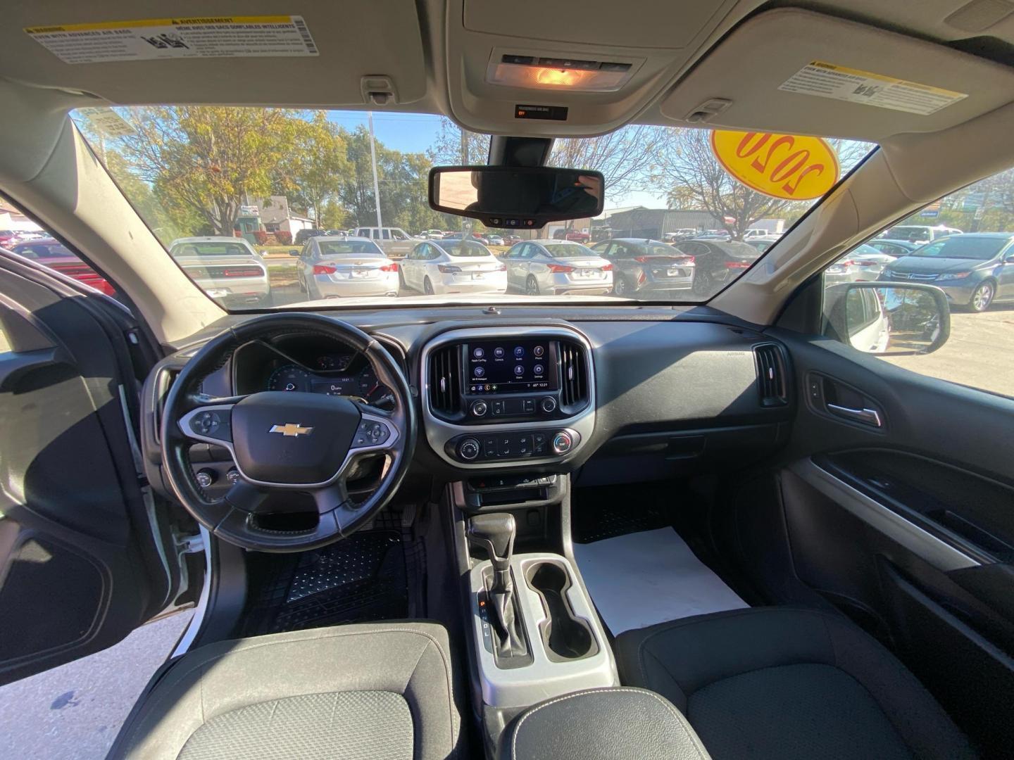 2020 WHITE CHEVROLET COLORADO LT (1GCGTCEN3L1) with an 3.6L engine, Automatic transmission, located at 908 SE 14th Street, Des Moines, IA, 50317, (515) 281-0330, 41.580303, -93.597046 - Photo#20
