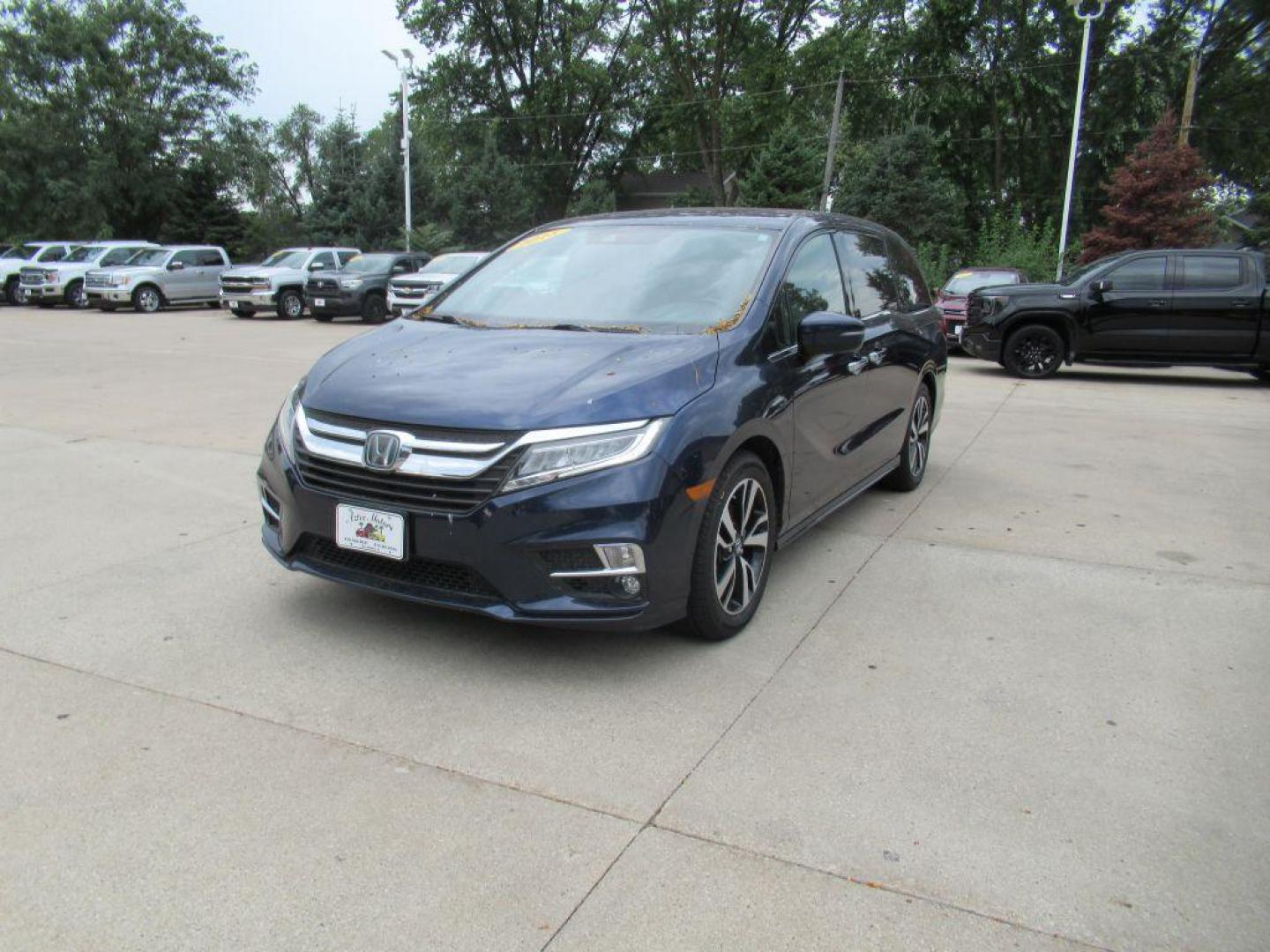 2018 BLUE HONDA ODYSSEY ELITE (5FNRL6H90JB) with an 3.5L engine, Automatic transmission, located at 908 SE 14th Street, Des Moines, IA, 50317, (515) 281-0330, 41.580303, -93.597046 - Photo#0