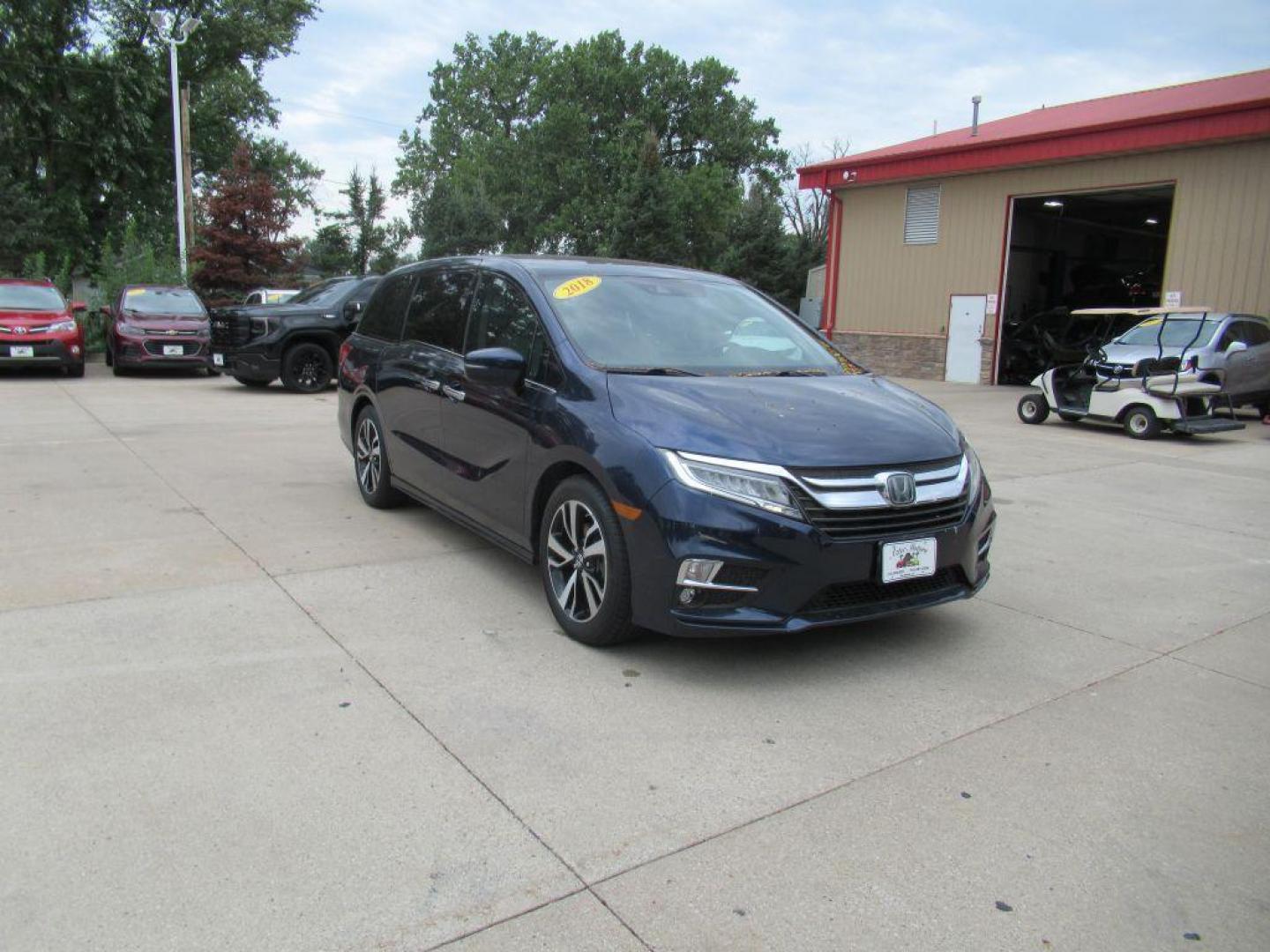 2018 BLUE HONDA ODYSSEY ELITE (5FNRL6H90JB) with an 3.5L engine, Automatic transmission, located at 908 SE 14th Street, Des Moines, IA, 50317, (515) 281-0330, 41.580303, -93.597046 - Photo#2